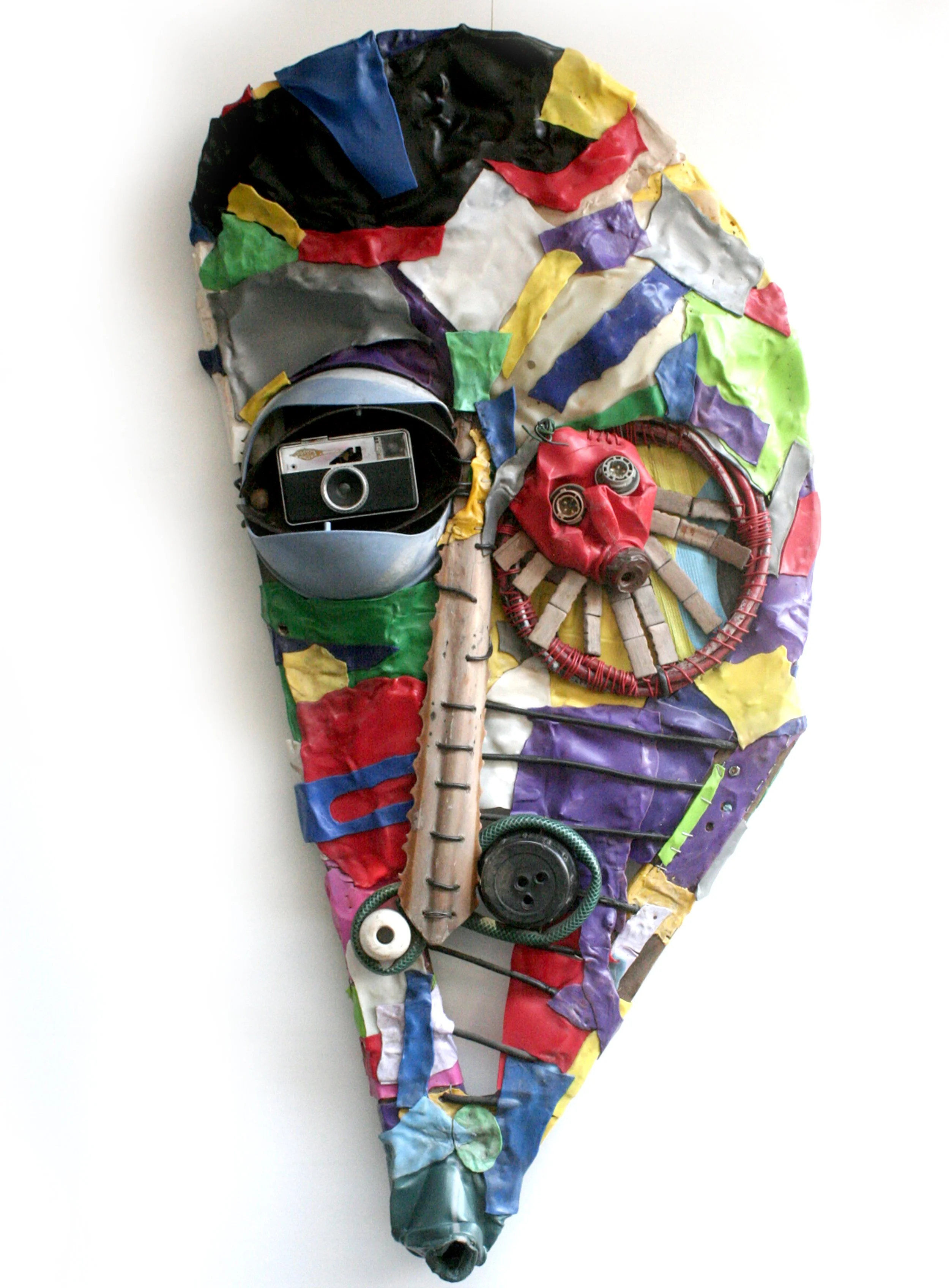 CLIVE MUKUCHA - Contemporary Mask - Found objects - size 120 x 50 x 4 cm - year 2017
