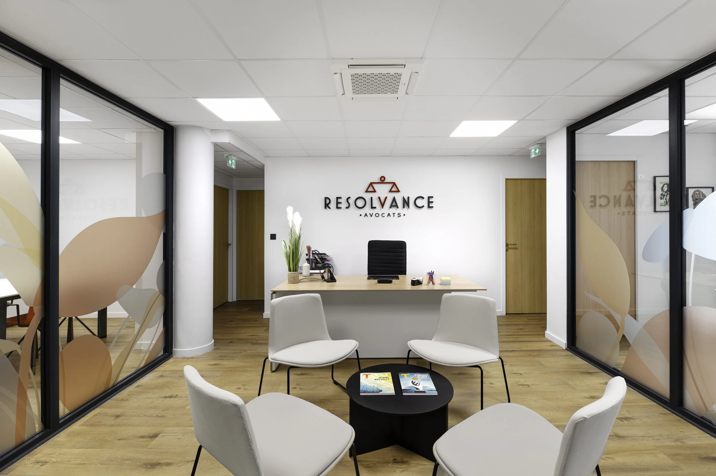 Entreprise, Société, Etude, Notaire, Bureaux Paris; Perpignan; ©Juliette Jem, Locaux, Extérieurs, Photo d’Intérieure, Boutiques, Photographe, Pyrénées-Orientales, Occitanie, Professionnel, Intérieur; Cabinet Avocat; Aude; Montpellier; Toulouse; Narbo