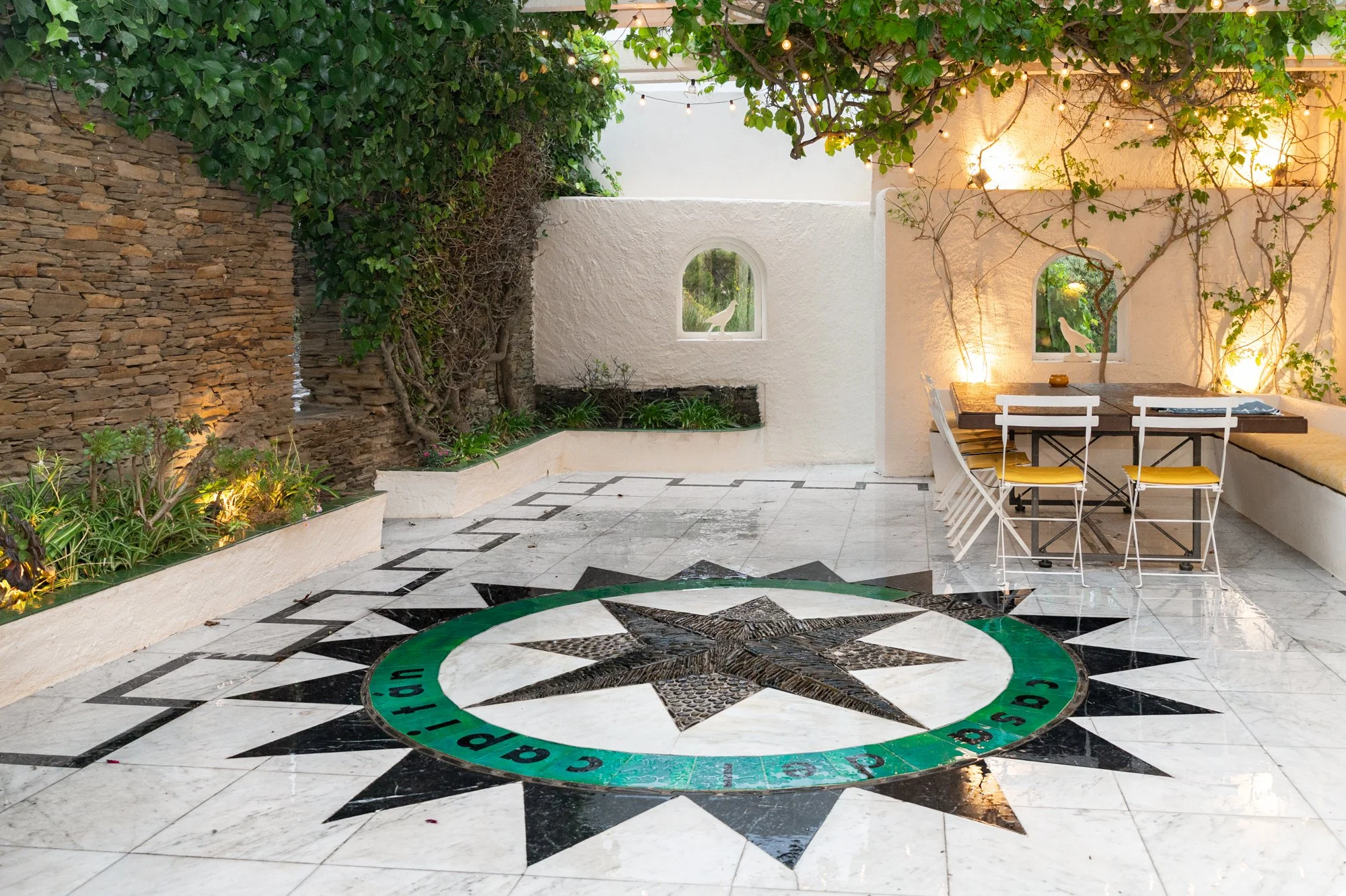 Salvador Dalí, Casa del Capitan, Port Lligat, Cadaqués, Costa Brava, Villa, Mariage; France ;  Photographe, Juliette Jem, Biens Immobiliers Architecture Intérieur Architecte Décorateur Salon Cuisine Salle de Bain Marbre Paris Perpignan ©Juliette Jem 
