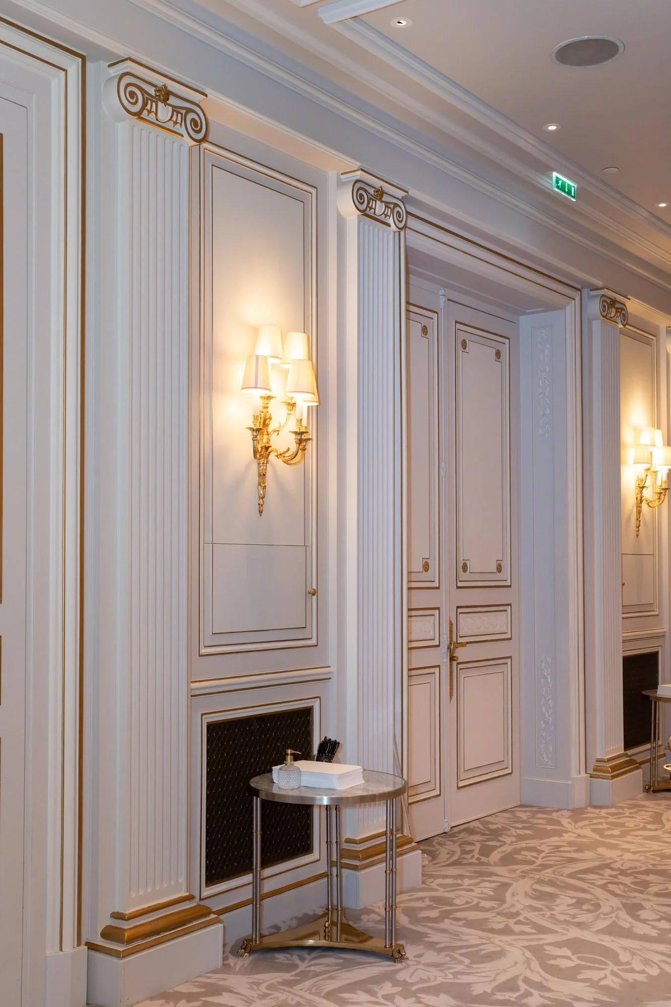 Four Seasons Hotel George V, Paris, France ;  Photographe , Juliette Jem, Glamour; Chic; Française; Charme; Fete, Sud; Méditerranée; Passion; Paris; Perpignan; Aix-en-Provence; Collioure; Toulouse; Nîmes; Montpellier , Espagne, Entreprise, Société, E