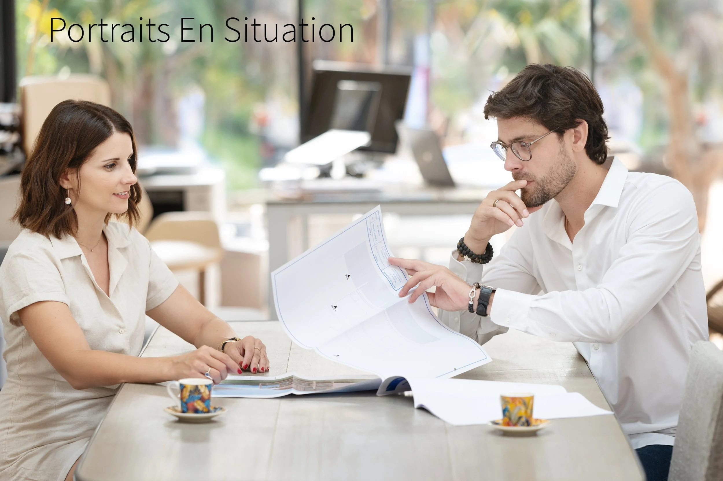 Portrait en Situation dans le Travail, Portrait en situation montrant une personne dans son environnement de travail, capturé par la photographe Juliette Jem