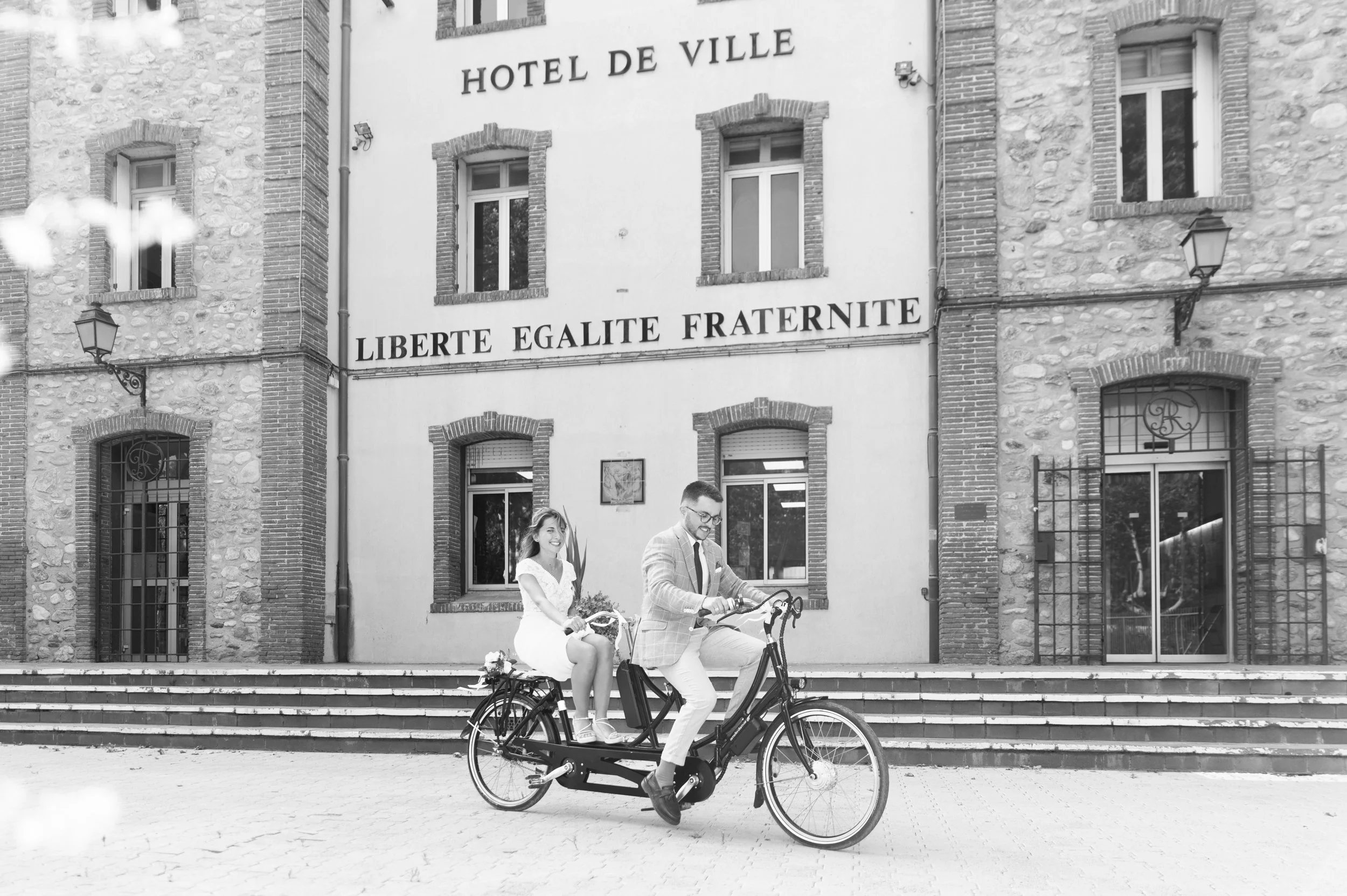 Mariage; France ;  photographe mariage, juliette jem, glamour; chic; française; charme; amour; mariage, wedding; fete, Sud; méditerranée; passion; photo; charme; Paris; Perpignan; Aix-en-Provence; Collioure; Eglise; Plage; alliances, Toulouse; Nîmes;