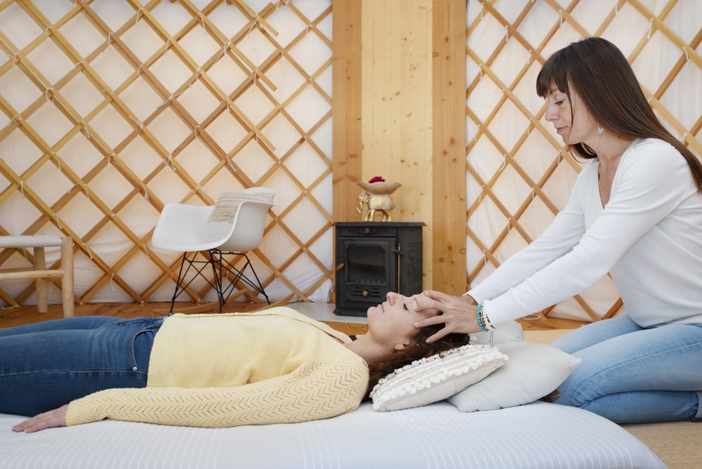 Soin, Energétique, TRAM,  Intuition, Perpignan, Paris, Photo en situation, Juliette JEM, Nature; Portrait Professionnel Paris Expert-Comptable N&B Paris Perpignan France ; Portrait Professionnel; Paris; Perpignan; Montpellier; France; Sud; Photo; Qua