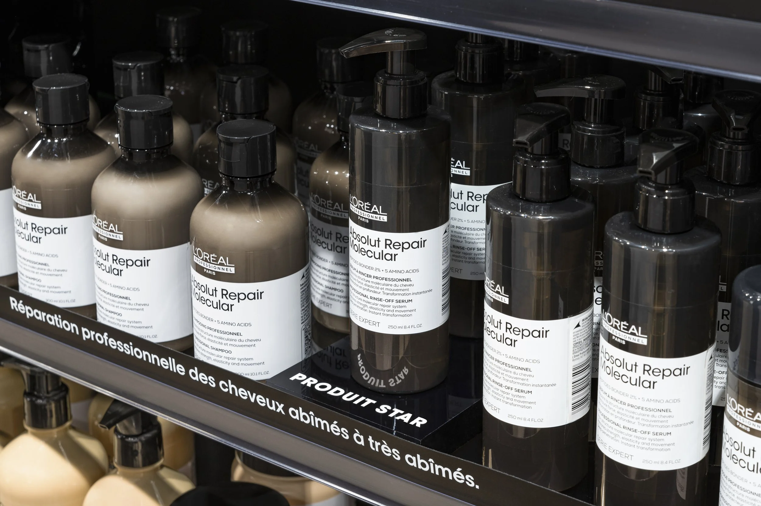 Magasin, Redken, L'Oreal Paris, Merchandising, Biens Immobiliers Architecture Intérieur Architecte Décorateur Salon Cuisine Salle de Bain Marbre Paris Perpignan ©Juliette Jem  Architectures d’Intérieur, Architecte, Décorateurs, Maison, Biens Immobili