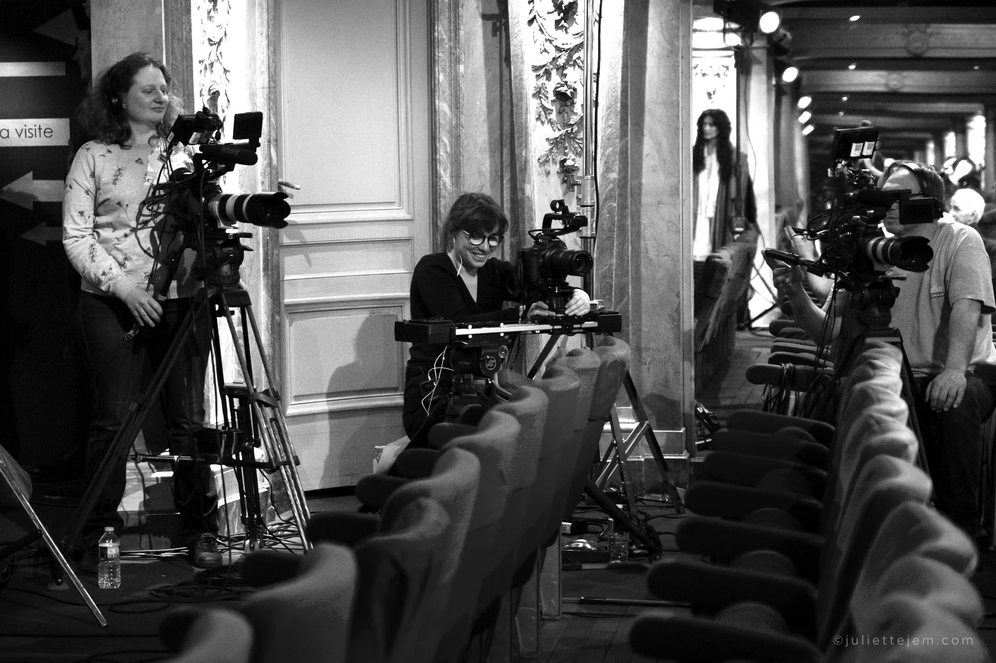 Les Chevaliers du Fiel Duo de chanteurs Raphaël Mezrahi Humoriste L'Humour de sa vie C8 émission de télé Backsatge Making-Of Paris Perpignan Musée Grévin Coulisses