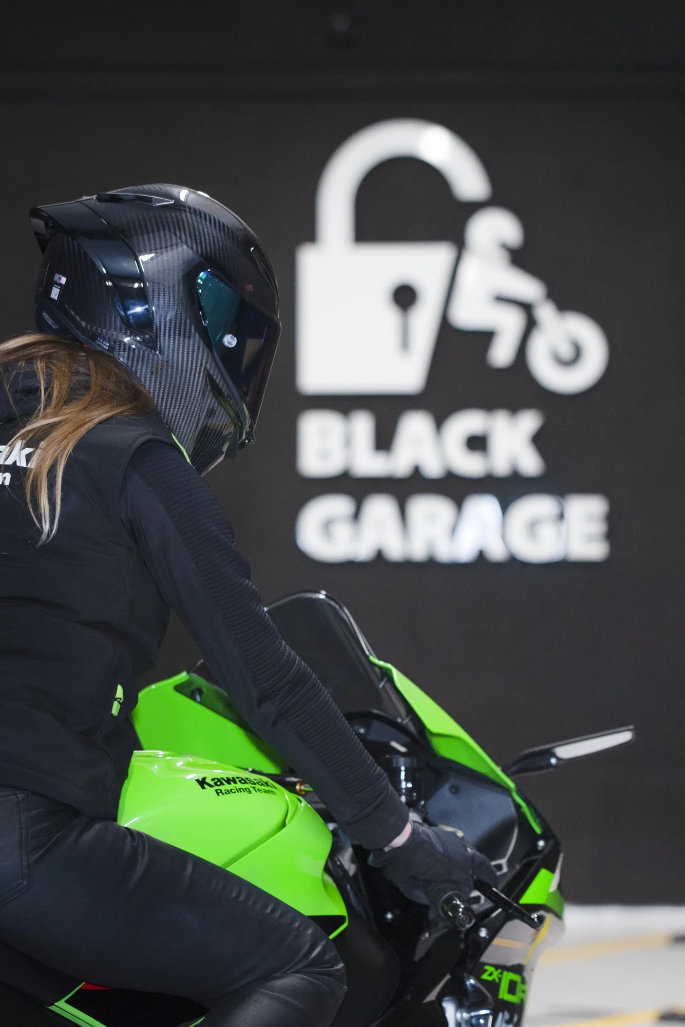 Blac kGarage; Motards;  Paris; Perpignan Portrait Professionnel; Entreprise; Société Paris; Perpignan; France; Photographe; Juliette Jem ; Portrait Professionnel Paris Expert-Comptable N&B Paris Perpignan France ; Portrait Professionnel; Paris; Perpi