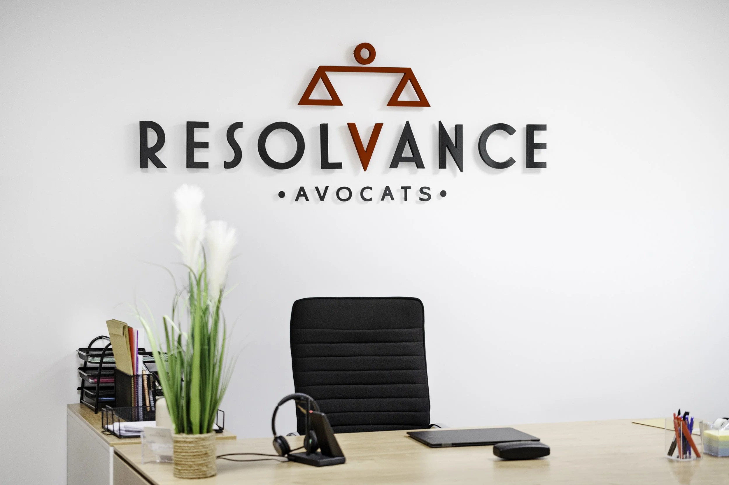 Entreprise, Société, Etude, Notaire, Bureaux Paris; Perpignan; ©Juliette Jem, Locaux, Extérieurs, Photo d’Intérieure, Boutiques, Photographe, Pyrénées-Orientales, Occitanie, Professionnel, Intérieur; Cabinet Avocat; Aude; Montpellier; Toulouse; Narbo