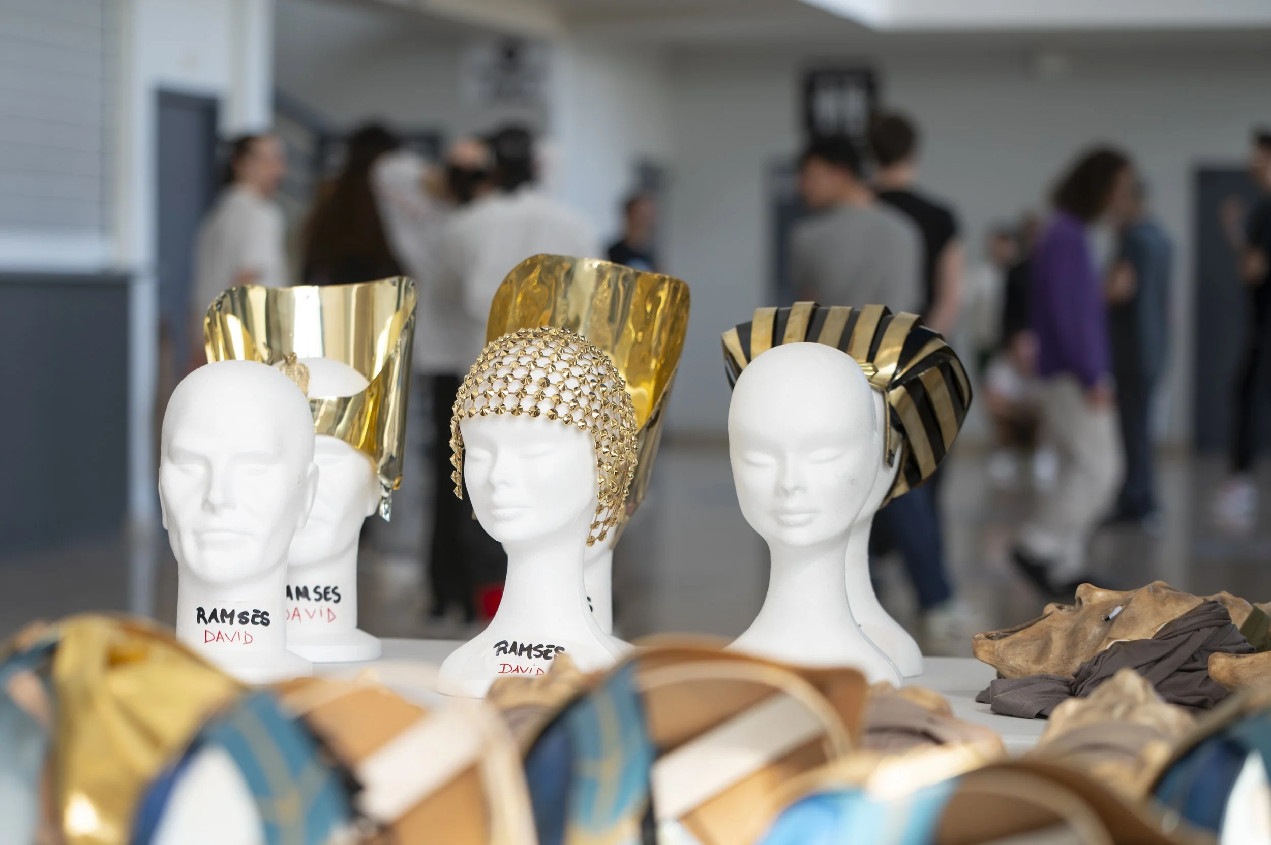 PASCAL OBISPO, Les Dix Commandements, ALBERT COHEN, GIULIANO PEPARINI, VINCENZO PISCOPO, Making-Of, Coulisses, Préparation, Spectacle, Costume, Danse, Chanteur, Juliette Jem, photographe, France, Paris, Italie, ANDREAS
MÜLLER, VERONICA
PEPARINI