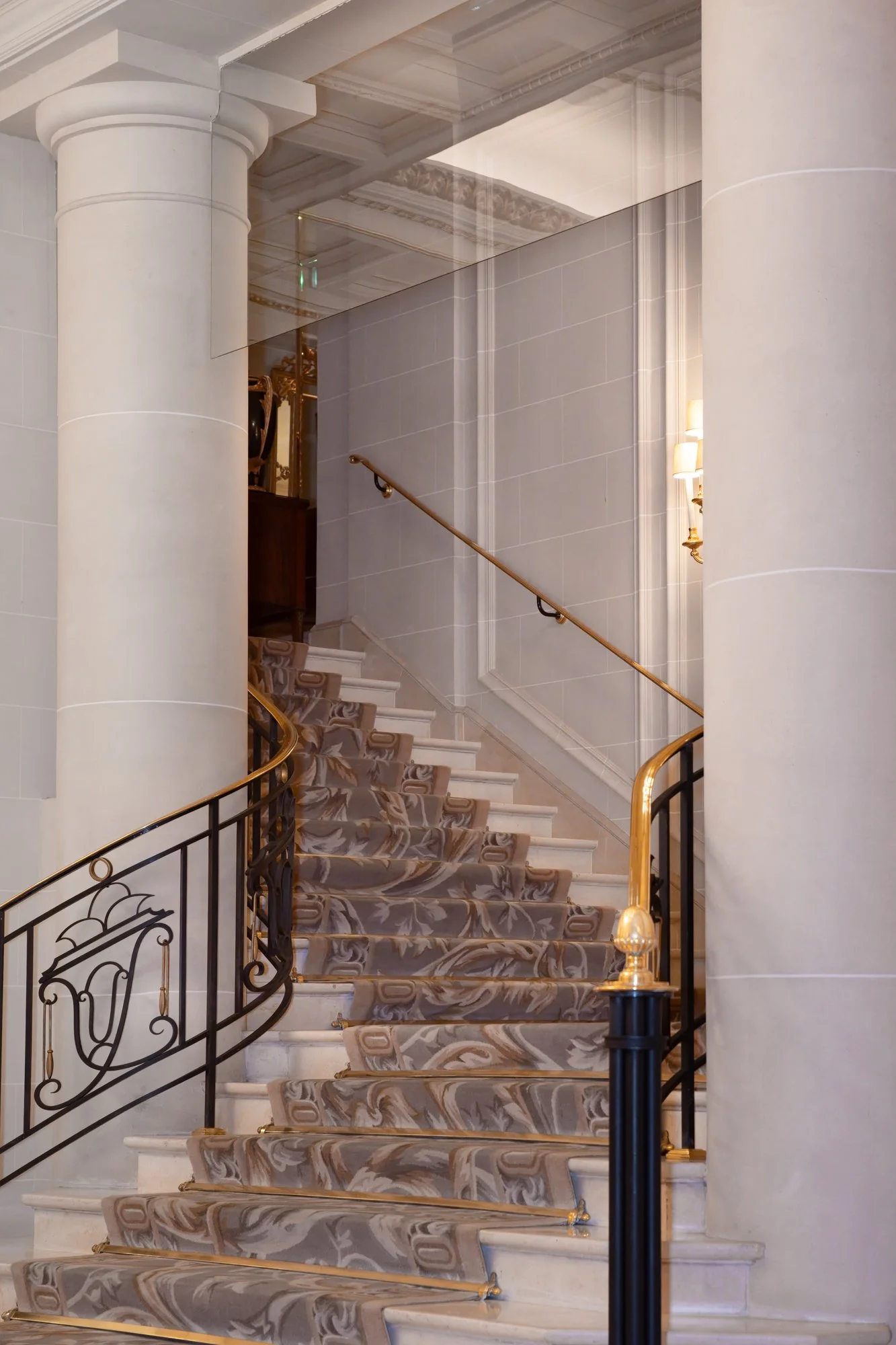 Four Seasons Hotel George V, Paris, France ;  Photographe , Juliette Jem, Glamour; Chic; Française; Charme; Fete, Sud; Méditerranée; Passion; Paris; Perpignan; Aix-en-Provence; Collioure; Toulouse; Nîmes; Montpellier , Espagne, Entreprise, Société, E