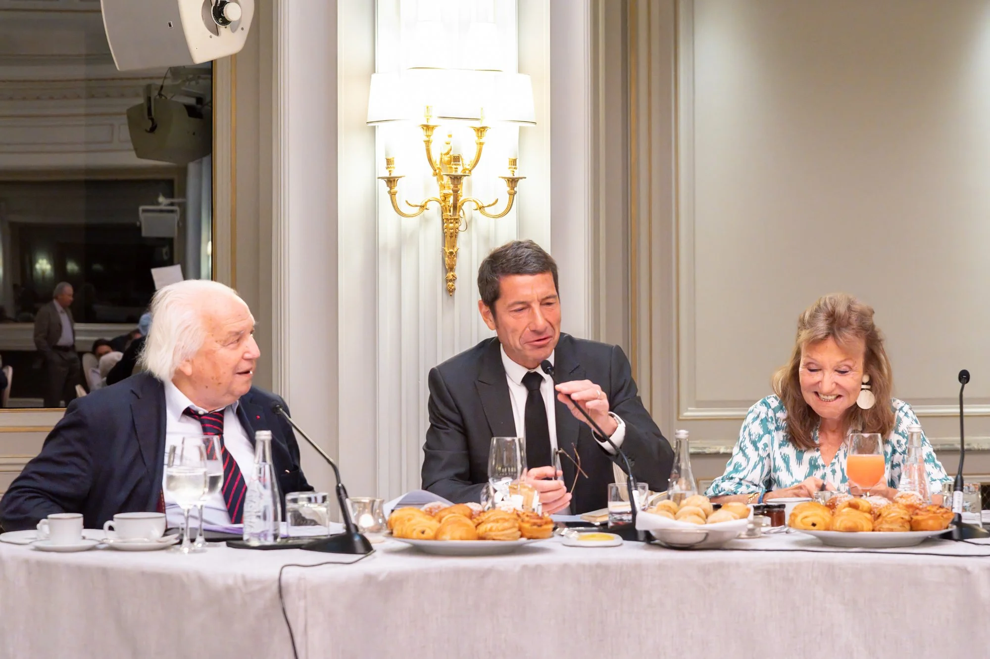 ©Juliette JEM, Banque, Caisse d'Epargne, Campagne Présidentielle 2027, David Lisnard Maire de Cannes, Four Seasons Hôtel George V, Juliette Jem, Paris, Patrick Wasjamn, Petit Déjeuner Débat, Photo, Photo Corporate, Politique, Politique Internationele