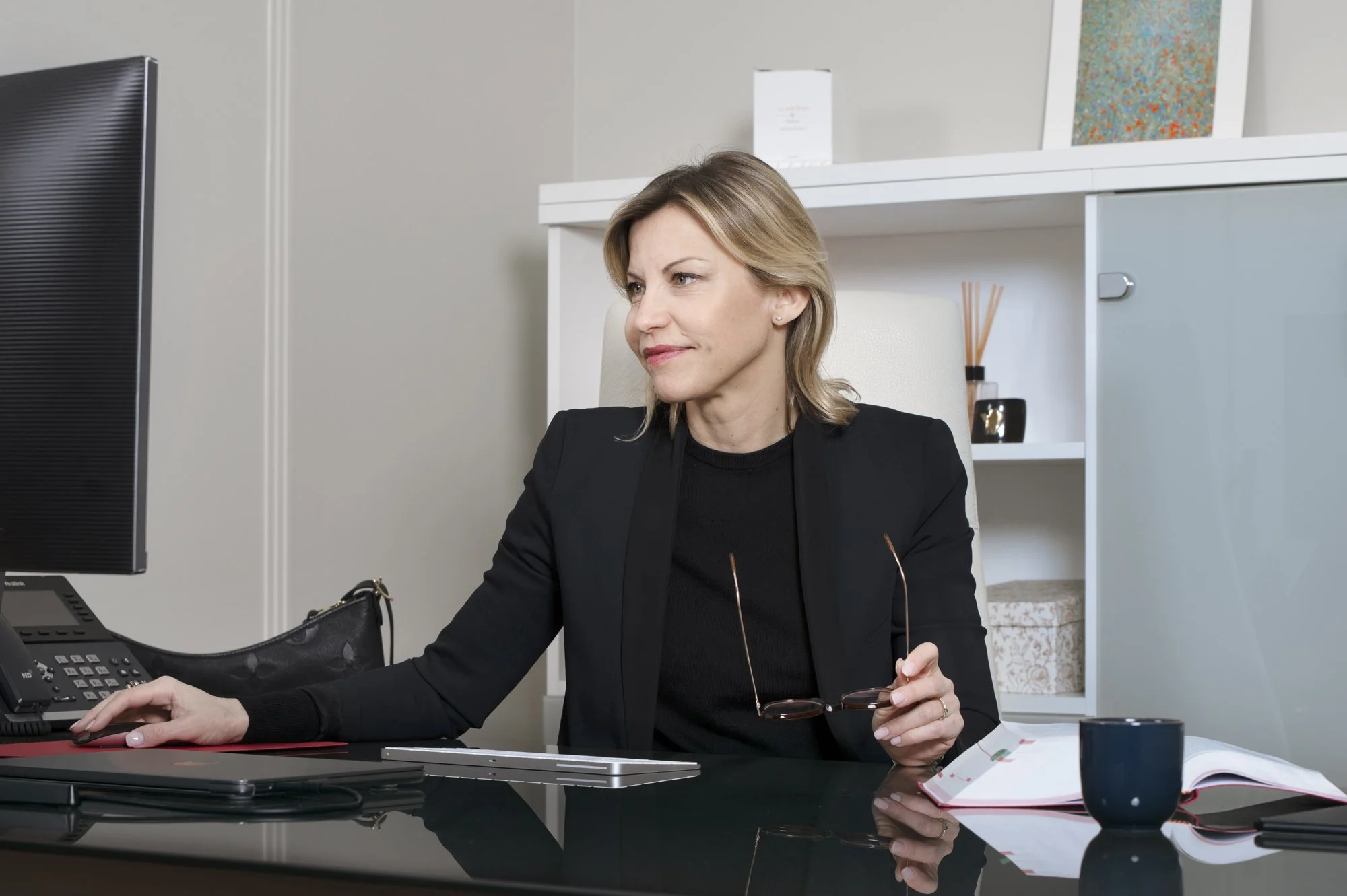 Entreprise Société Paris Perpignan France ; Portrait Professionnel Paris Expert-Comptable N&B Paris Perpignan France ; Portrait Professionnel; Paris; Perpignan; Montpellier; France; Sud; Photo; Qualité; Juliette Jem; Avocat; Droit; Toulouse; Entrepri