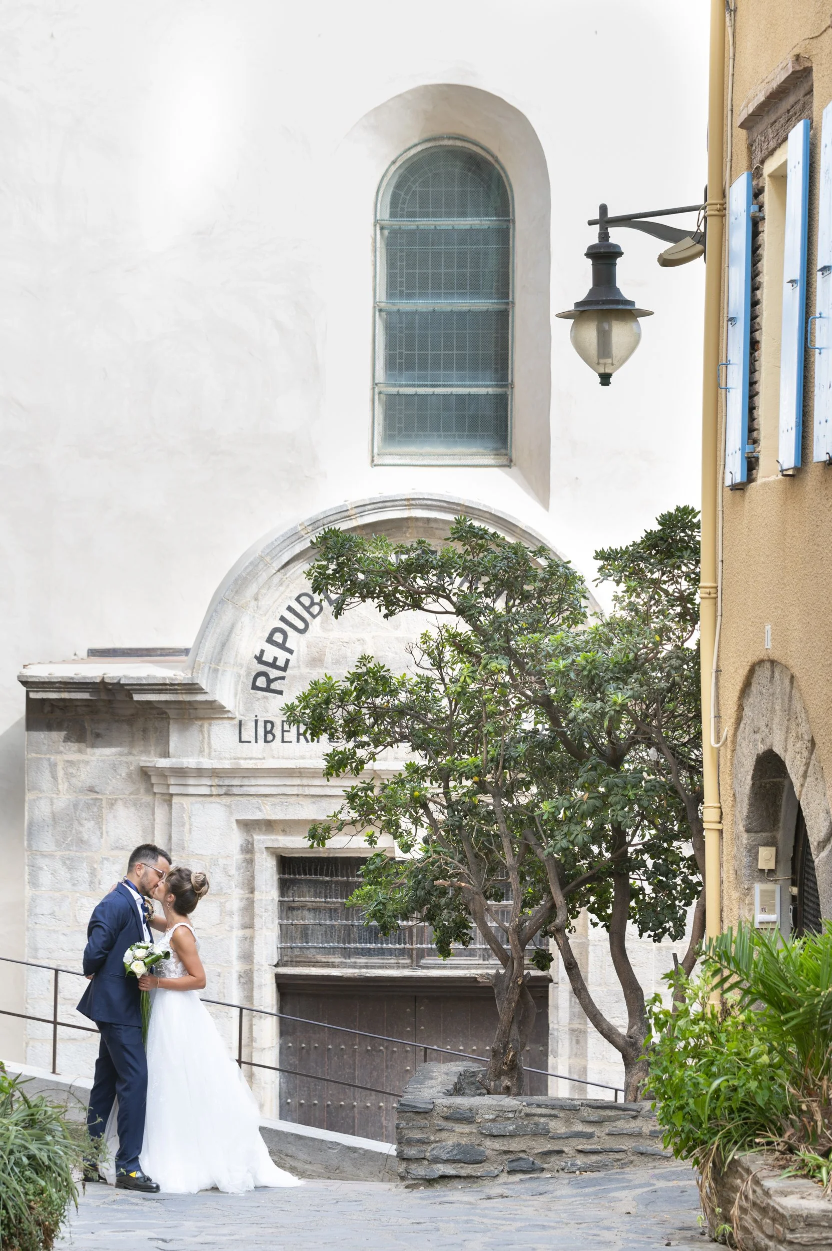 Mariage; France ;  photographe mariage, juliette jem, glamour; chic; française; charme; amour; mariage, wedding; fete, Sud; méditerranée; passion; photo; charme; Paris; Perpignan; Aix-en-Provence; Collioure; Eglise; Plage; alliances