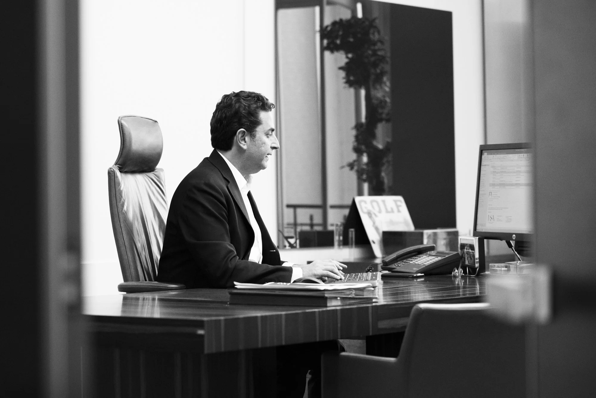 Bureaux Paris Perpignan Portrait Professionnel Entreprise Société Paris Perpignan France ; Portrait Professionnel Paris Expert-Comptable N&B Paris Perpignan France ; Portrait Professionnel; Paris; Perpignan; Montpellier; France; Sud; Photo; Qualité; 