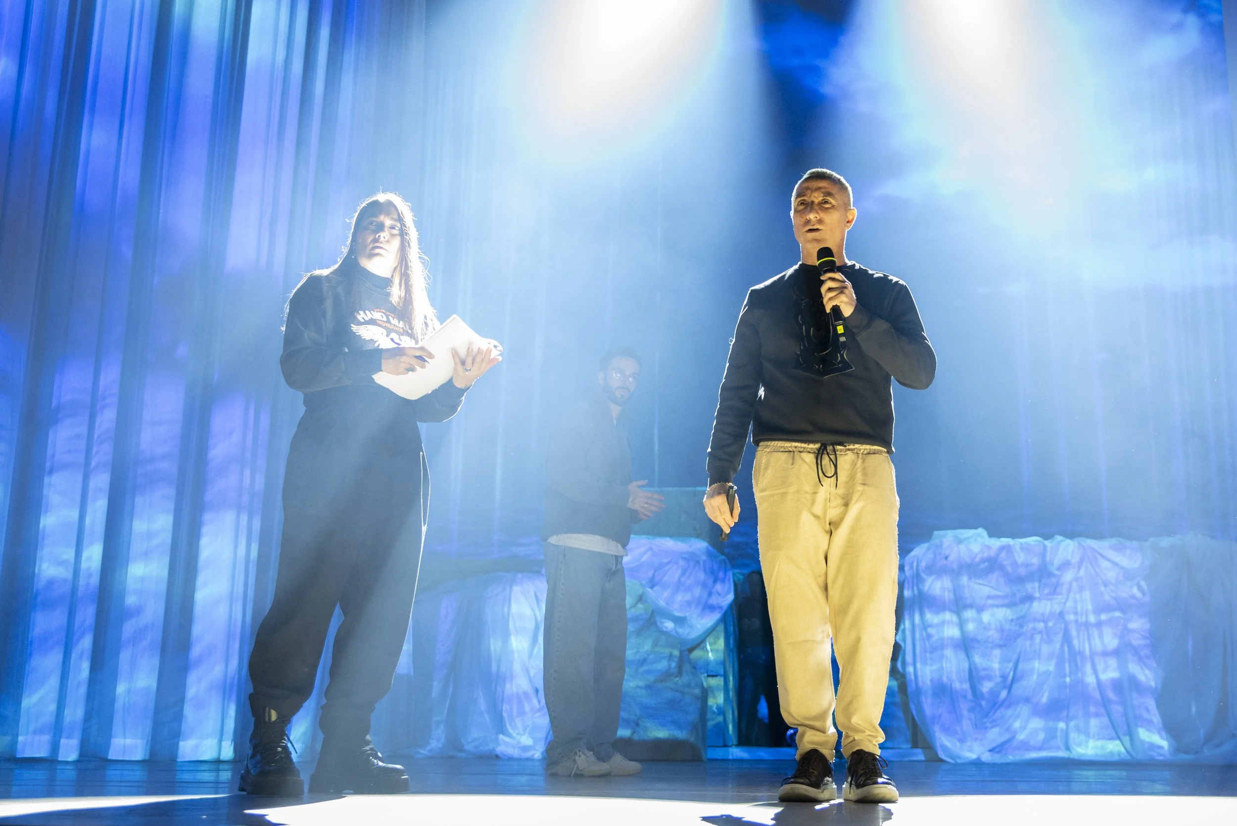 PASCAL OBISPO, Les Dix Commandements, ALBERT COHEN, GIULIANO PEPARINI, VINCENZO PISCOPO, Making-Of, Coulisses, Préparation, Spectacle, Costume, Danse, Chanteur, Juliette Jem, photographe, France, Paris, Italie, ANDREAS
MÜLLER, VERONICA
PEPARINI