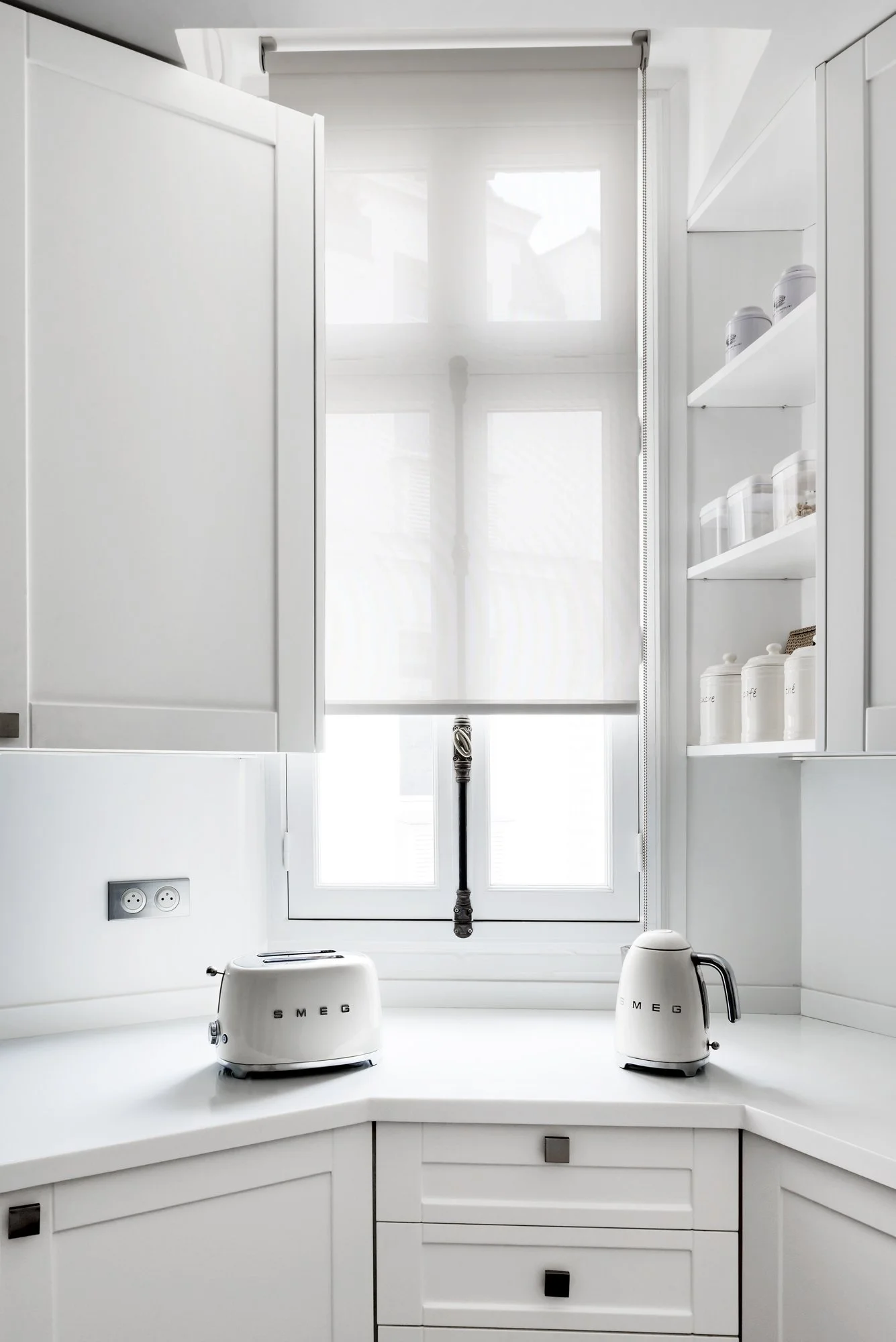 Architecture Intérieur; Architecte; Décorateur; Salon ;Cuisine; Salle de Bain; Marbre; Paris; Perpignan; ©Juliette Jem ; Entreprise, Société, Etude, Notaire, Bureaux Paris; Perpignan; ©Juliette Jem, Locaux, Extérieurs, Photo d’Intérieure, Boutiques, 