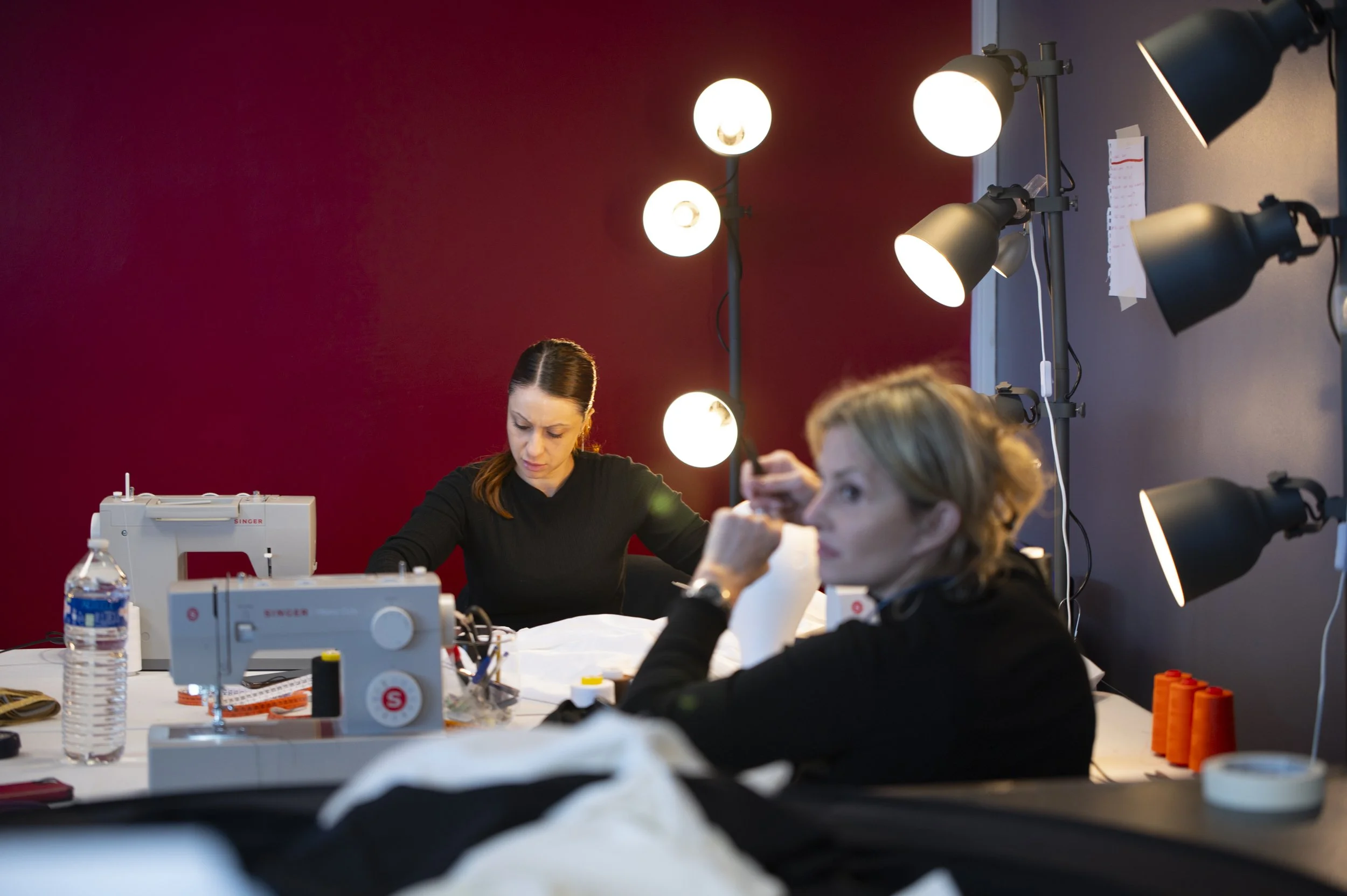 PASCAL OBISPO, Les Dix Commandements, ALBERT COHEN, GIULIANO PEPARINI, VINCENZO PISCOPO, Making-Of, Coulisses, Préparation, Spectacle, Costume, Danse, Chanteur, Juliette Jem, photographe, France, Paris, Italie, ANDREAS
MÜLLER, VERONICA
PEPARINI