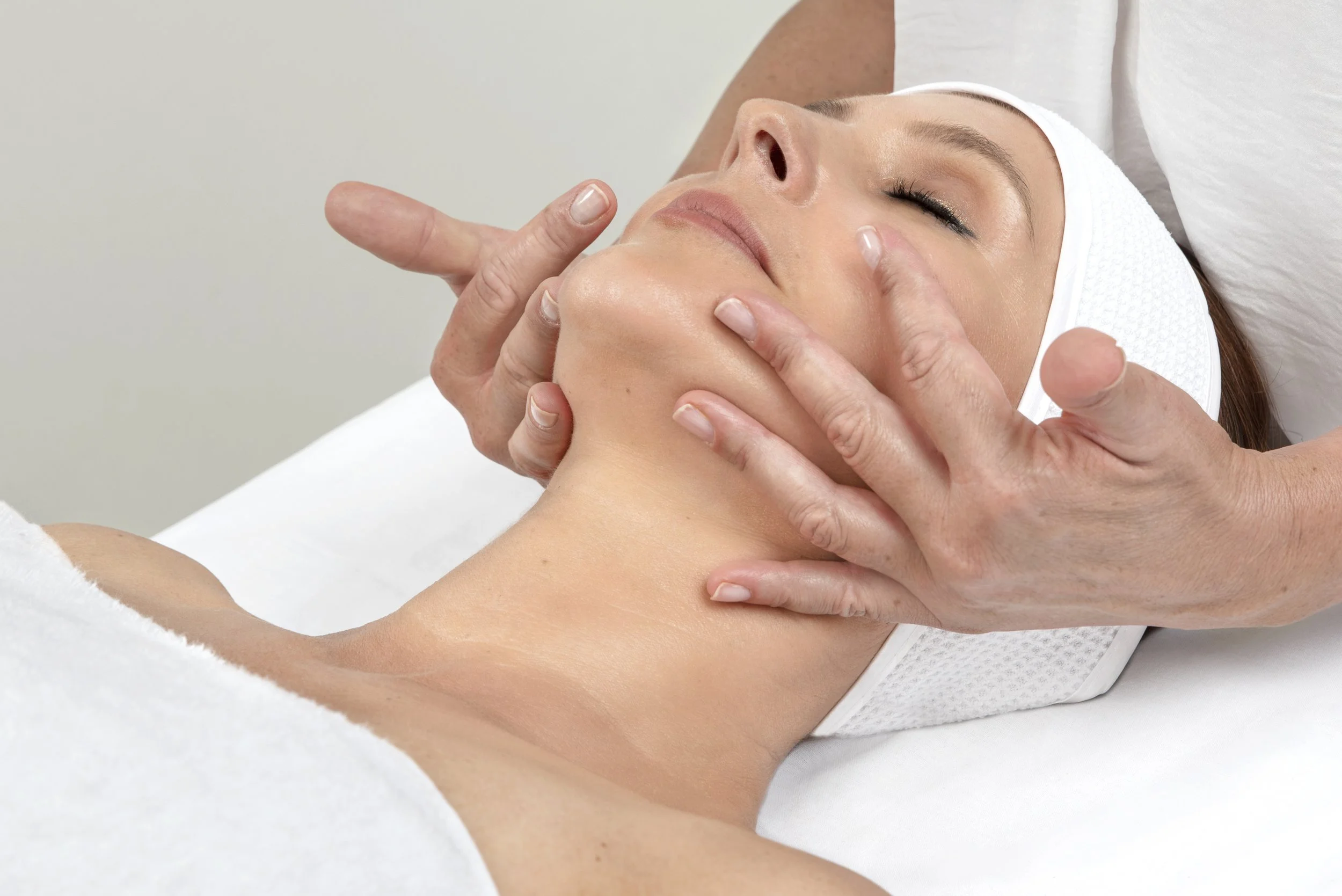 Soin Visage Massage Bien Être Paris Perpignan Portrait Professionnel Entreprise Société Paris Perpignan France ; Portrait Professionnel Paris Expert-Comptable N&B Paris Perpignan France ; Portrait Professionnel; Paris; Perpignan; Montpellier; France;