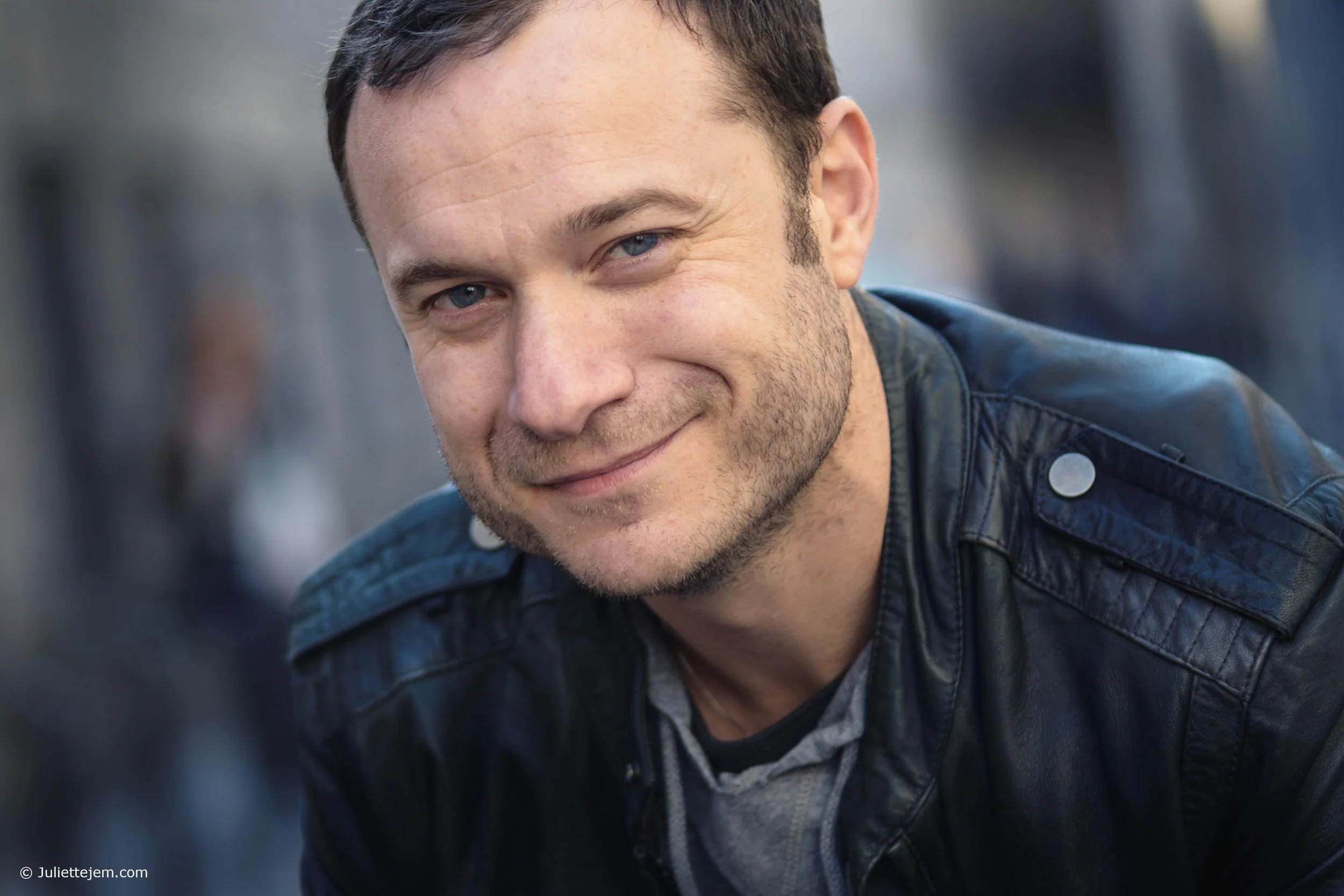 Portrait Artiste Humoriste Chanteur Acteur Musicien Paris Sportif Perpignan