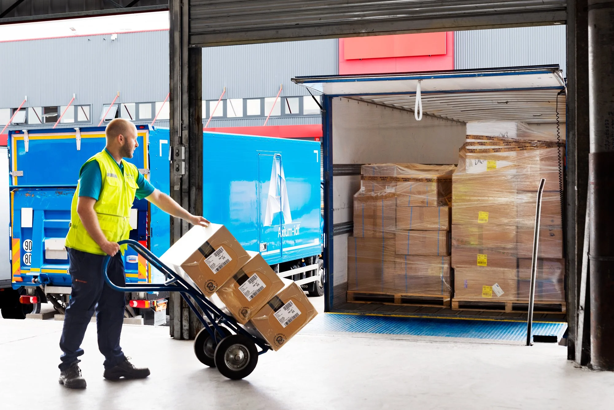 PRS Phone Recycle Solution Téléphone Paris Perpignan  Usine Entreprise Société Paris Perpignan France ; Portrait Professionnel Paris Expert-Comptable N&B Paris Perpignan France ; Portrait Professionnel; Paris; Perpignan; Montpellier; France; Sud; Pho