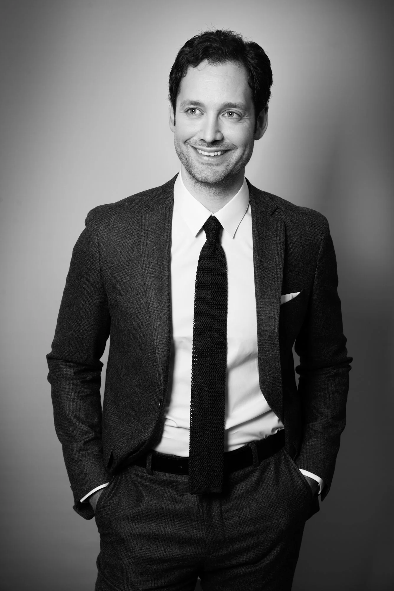 Portrait Professionnel Paris Dirigeant N&B Entreprise Société Paris Perpignan France ; Portrait Professionnel; Paris; Perpignan; Montpellier; France; Sud; Photo; Qualité; Juliette Jem; Avocat; Droit; Toulouse; Entreprise; Professionnel; Narbonne; Méd