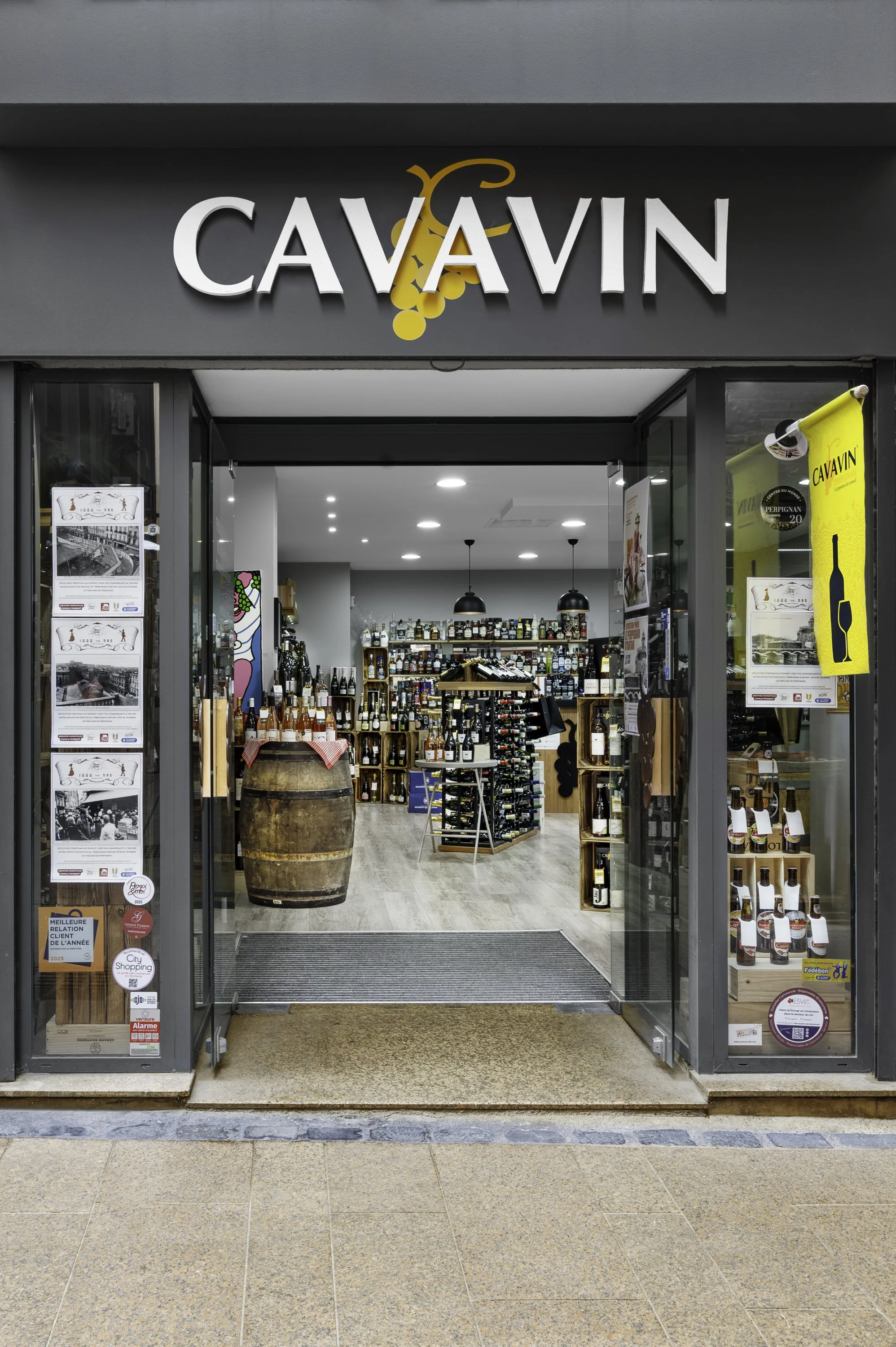 Magasin, Redken, L'Oreal Paris, Merchandising, Biens Immobiliers Architecture Intérieur Architecte Décorateur Salon Cuisine Salle de Bain Marbre Paris Perpignan ©Juliette Jem  Architectures d’Intérieur, Architecte, Décorateurs, Maison, Biens Immobili