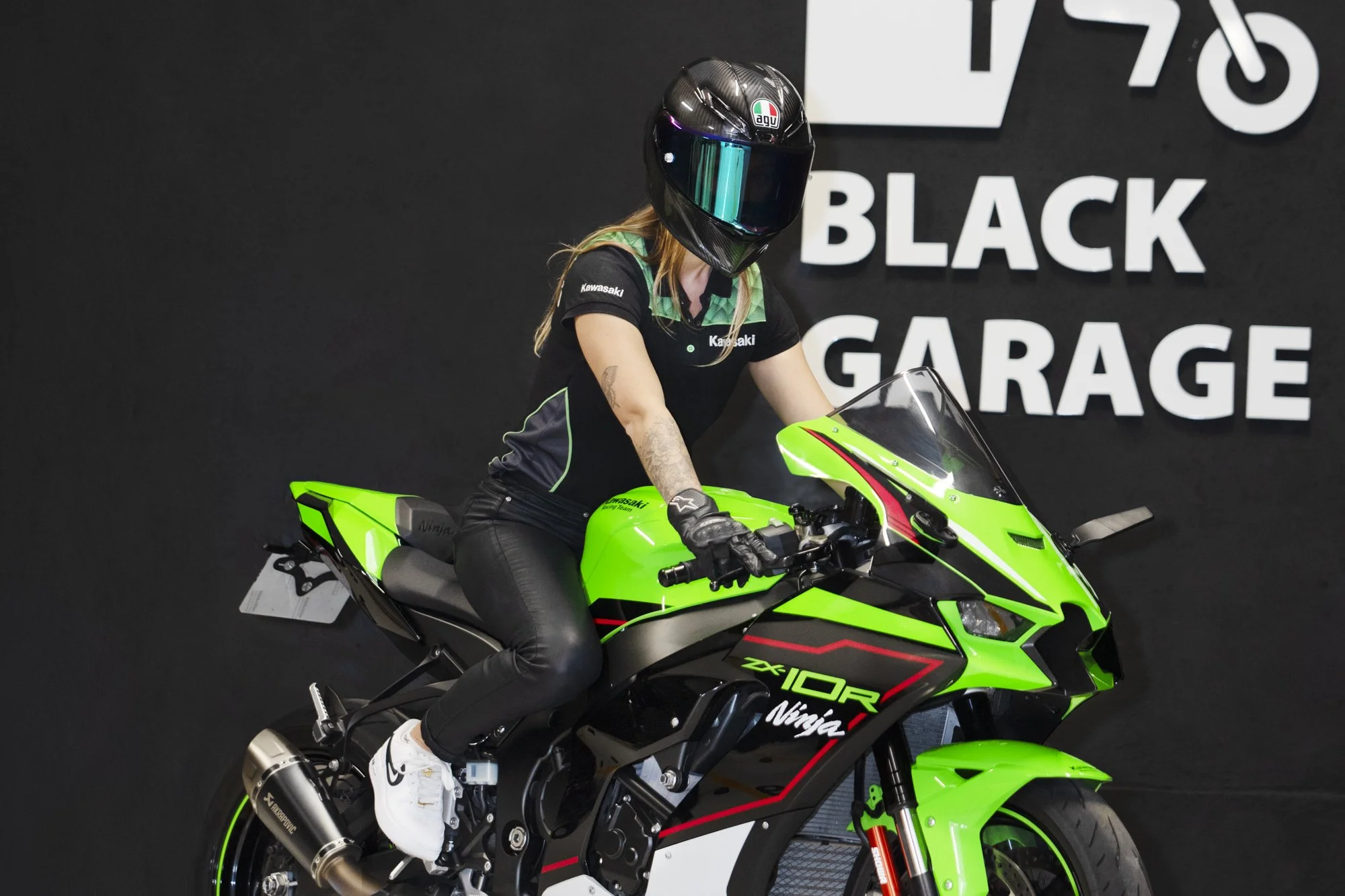 Blac kGarage; Motards;  Paris; Perpignan Portrait Professionnel; Entreprise; Société Paris; Perpignan; France; Photographe; Juliette Jem ; Portrait Professionnel Paris Expert-Comptable N&B Paris Perpignan France ; Portrait Professionnel; Paris; Perpi