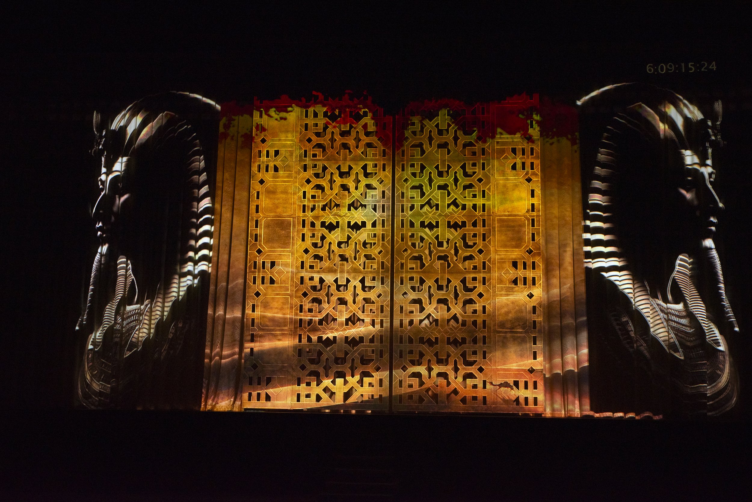 PASCAL OBISPO, Les Dix Commandements, ALBERT COHEN, GIULIANO PEPARINI, VINCENZO PISCOPO, Making-Of, Coulisses, Préparation, Spectacle, Costume, Danse, Chanteur, Juliette Jem, photographe, France, Paris, Italie, ANDREAS
MÜLLER, VERONICA
PEPARINI