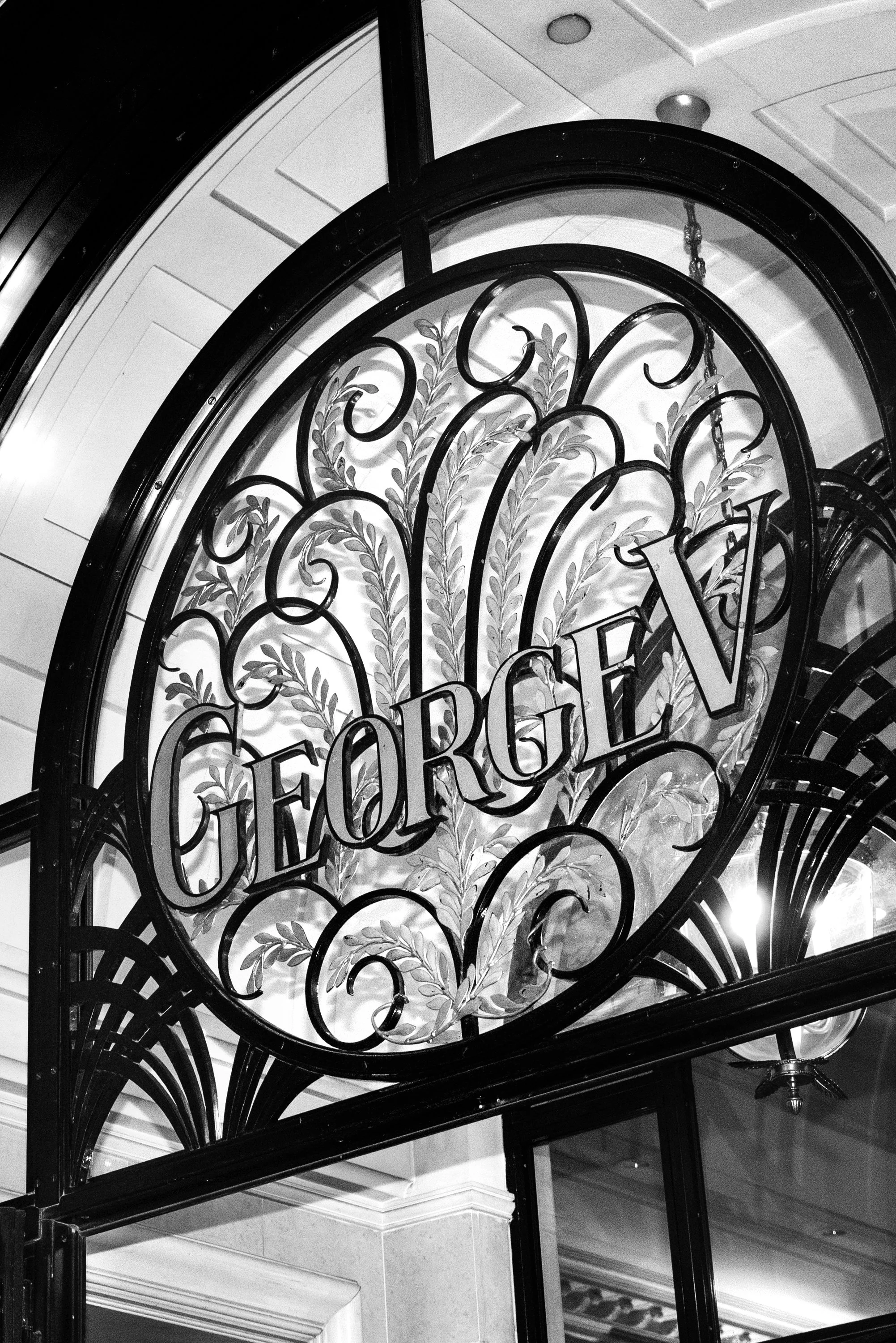 La Revue Internationale Politique ; George V; Four Saisons ; Paris ; Event ; Chah d'Iran: Prince d'Iran; Débat ; Politique; Evènement; entreprise; Juliette Jem; Perpignan; Paris; Pyrénées Orientales, Hotel; Sud; France; Méditerranée, Cocktail, Soirée