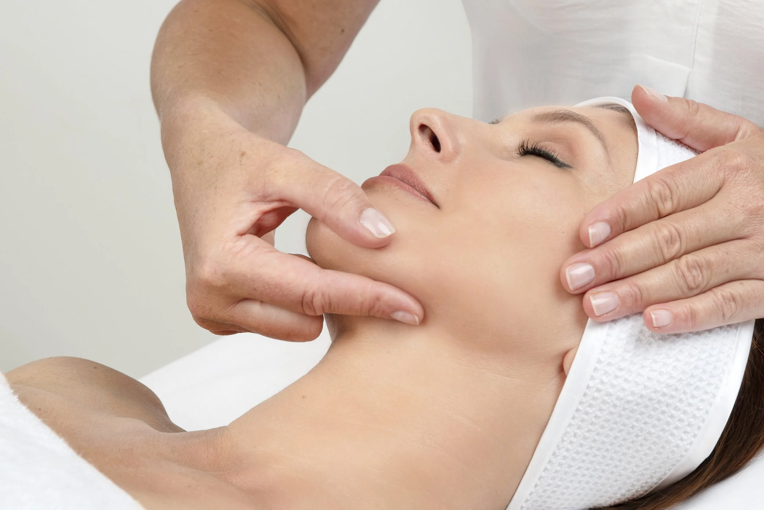 Soin Visage Massage Bien Être Paris Perpignan Portrait Professionnel Entreprise Société Paris Perpignan France ; Portrait Professionnel Paris Expert-Comptable N&B Paris Perpignan France ; Portrait Professionnel; Paris; Perpignan; Montpellier; France;