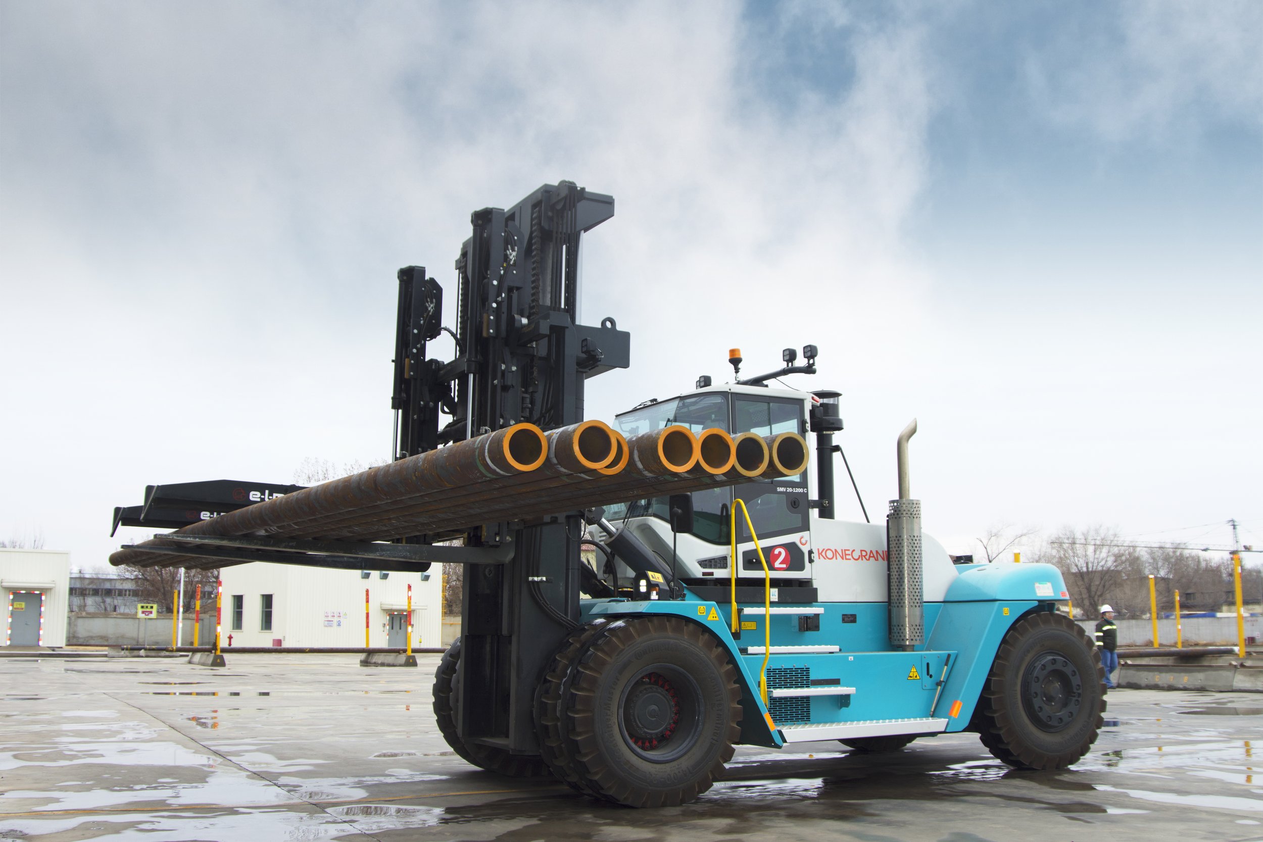 KCL delivers two Konecranes SMV25-1200C heavy-duty forklifts