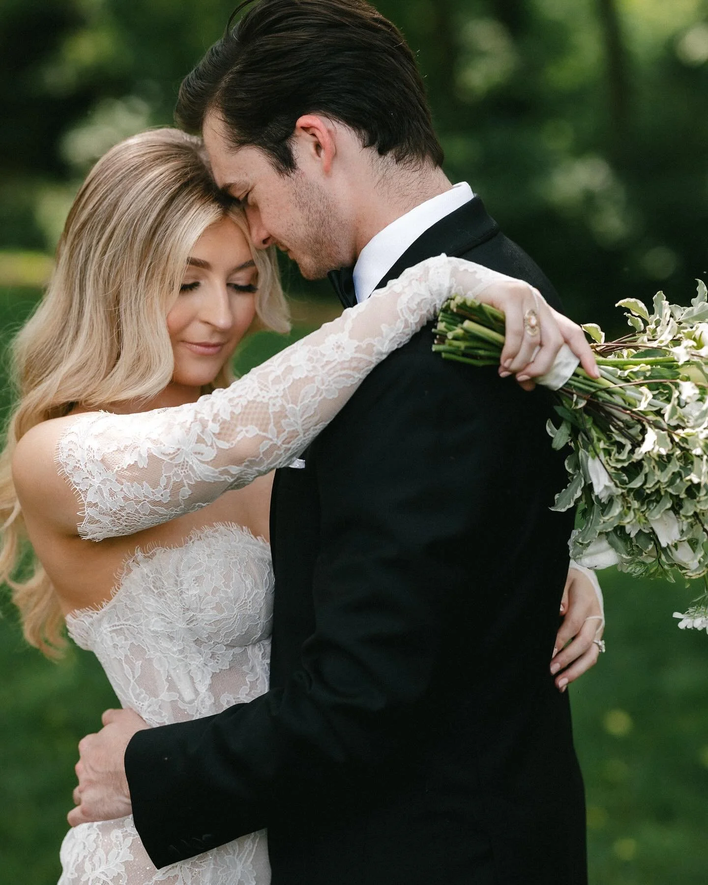 Ashley and Skyler, I&rsquo;m so grateful you chose me. I felt so lucky to be there documenting this magic &lt;3
Second shooter : @amephotographykc 
.
Vendors
@thehawthornehouse 
@theperfecttouchkc @hannah.wedding.kc 
@lvhairdos @paradisebeautykc 
@ms