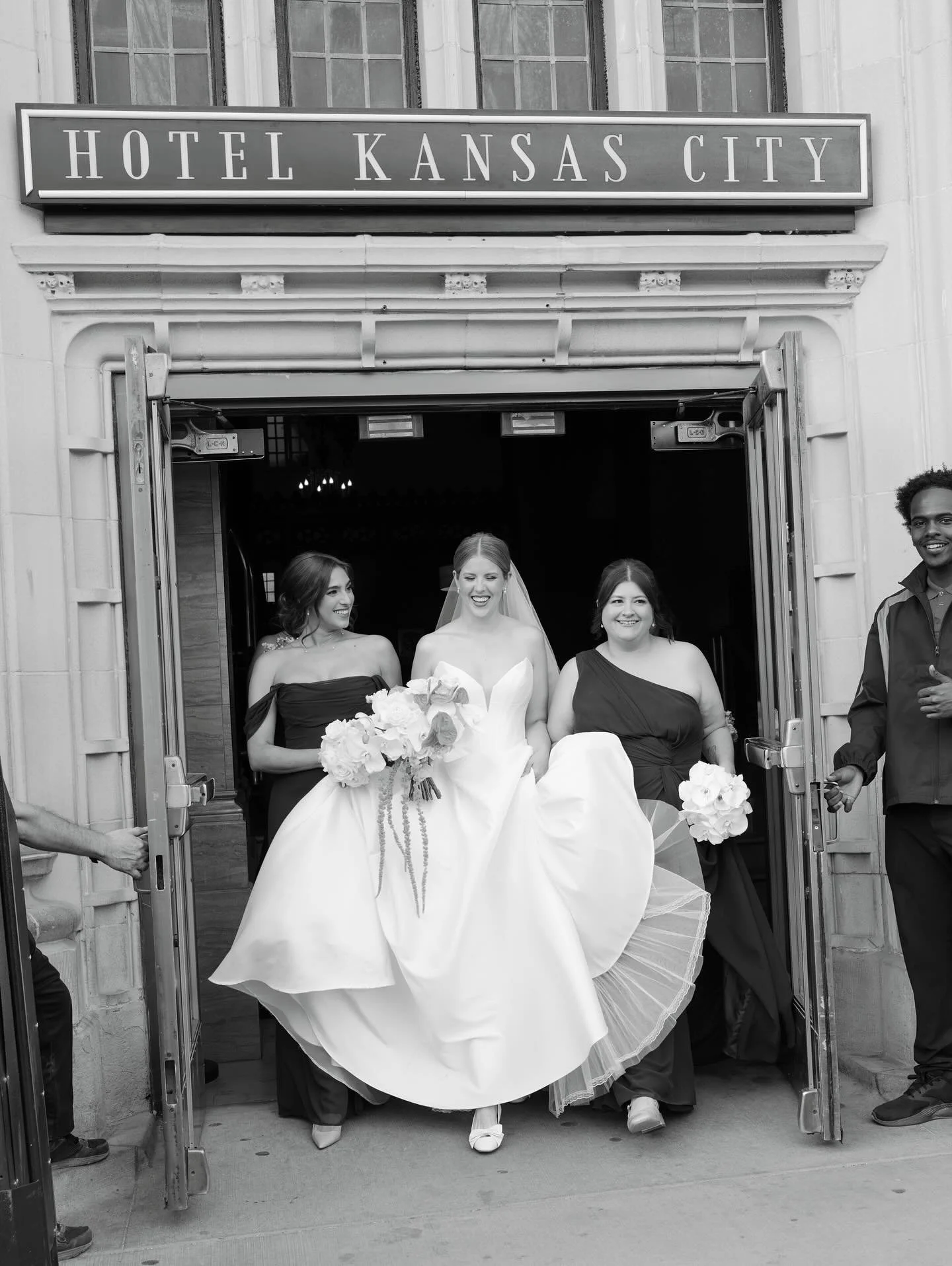 We made a good team this day @hitchedinkc @brandedxbee @hotel_kansascity 

@alex.johnston.delorenzo @bobby_delorenzo it was an honor.