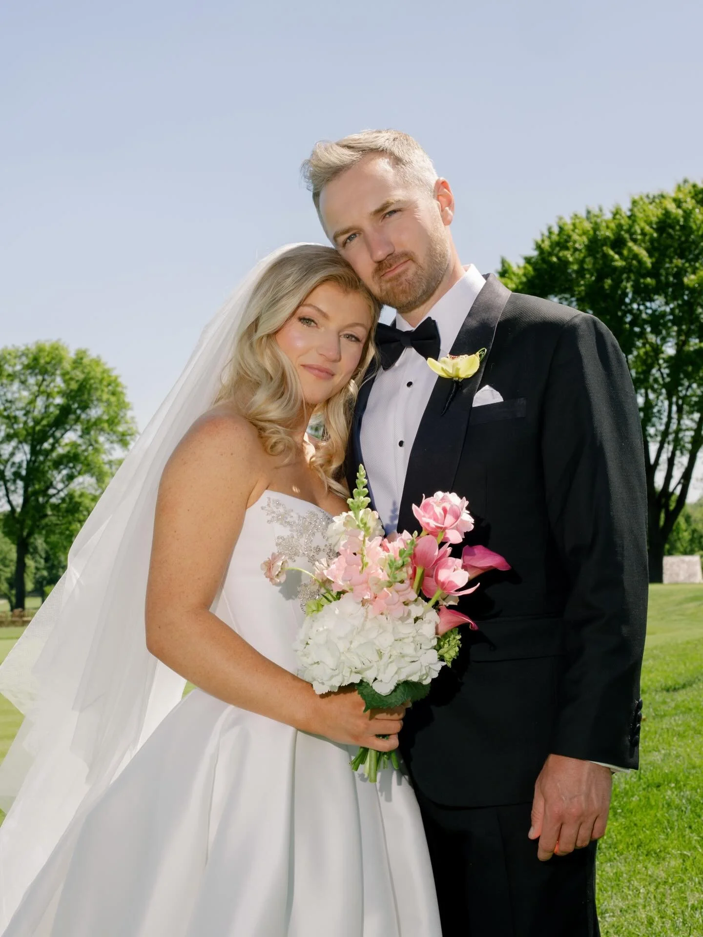 Next day previews for @annac0nda__ and @phillipwolffiv !

Planning: @kindrasimpleelegancekc
@simpleelegancekc

Floral: @becoflowers

Photo: @theboldamericana

Video: @ribbonsandreels

Band: @patricklenzentertainment KC Flo

Cake: @dolcebakery

Gluten