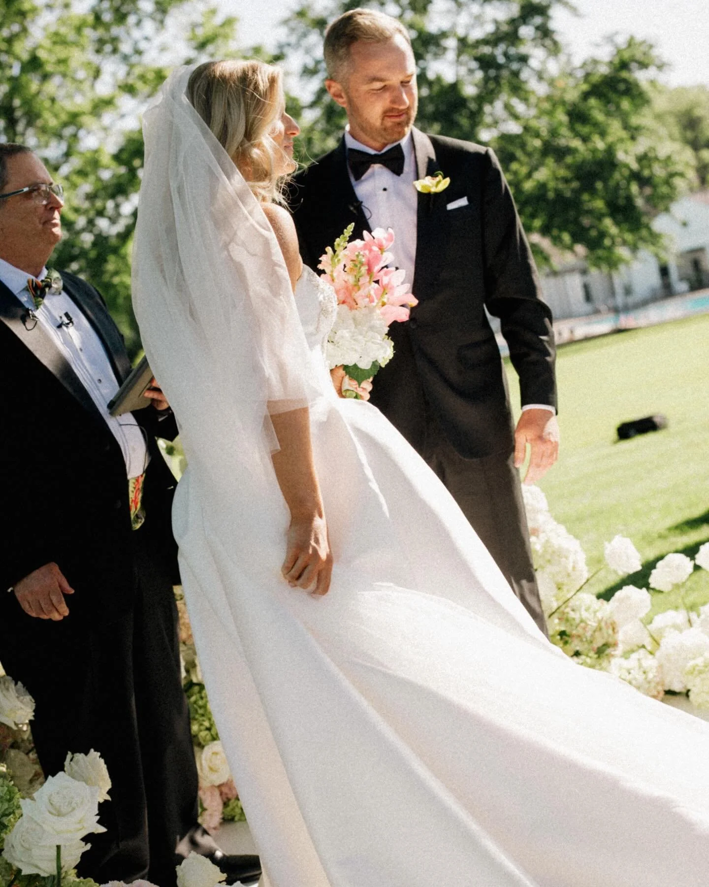 Film favorites from Anna &amp; Phillips wedding.

@kindrasimpleelegancekc 
@simpleelegancekc 
@ribbonsandreels 
@brandedxbee 
@goldenhourofficial.co 
@becoflowers 
@paradisebeautykc 
@quest_events
