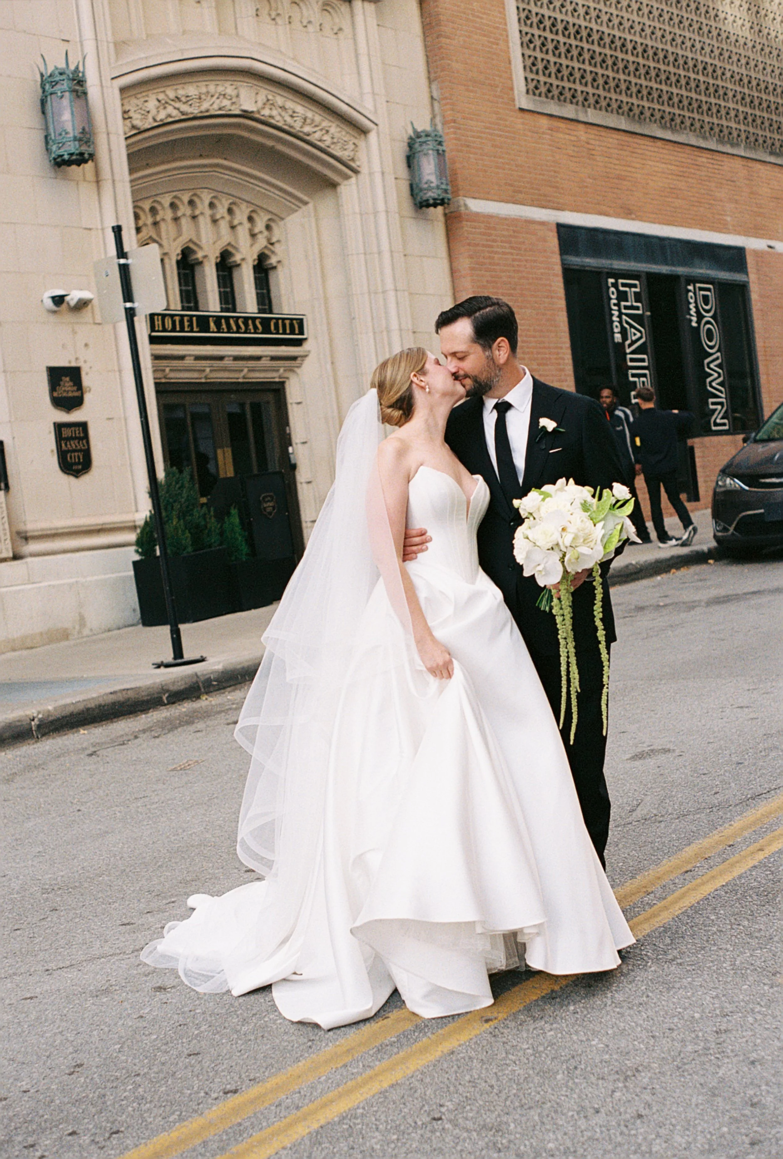 FRONT PAGE Kansas City Wedding Hotel KC5.jpg