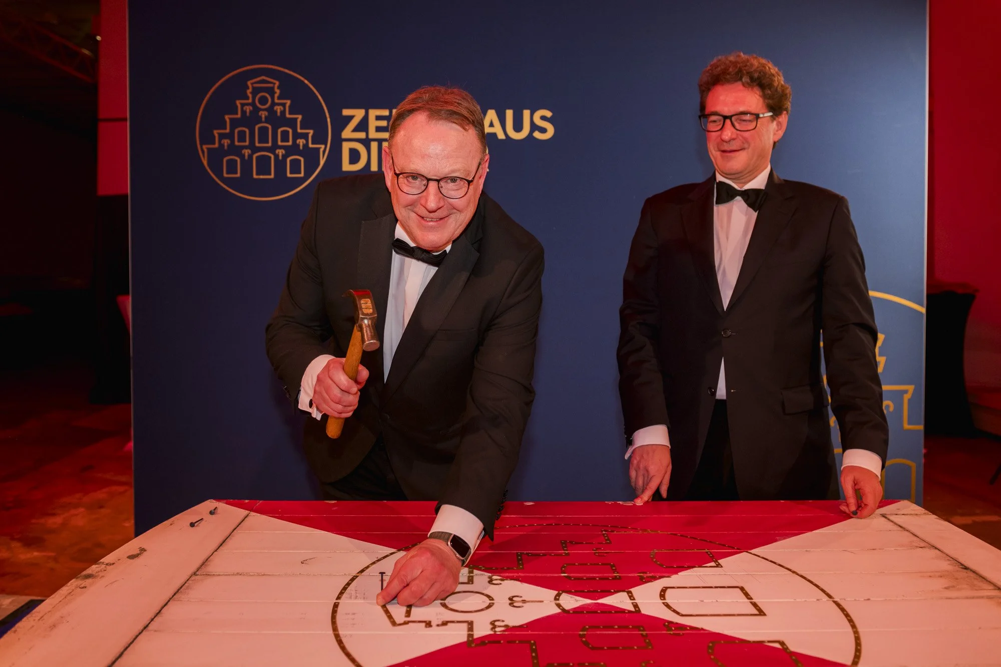 Oberbürgermeister Torsten Burmester und Dr. Matthias Hamann (Direktor Kölnisches Stadtmuseum)