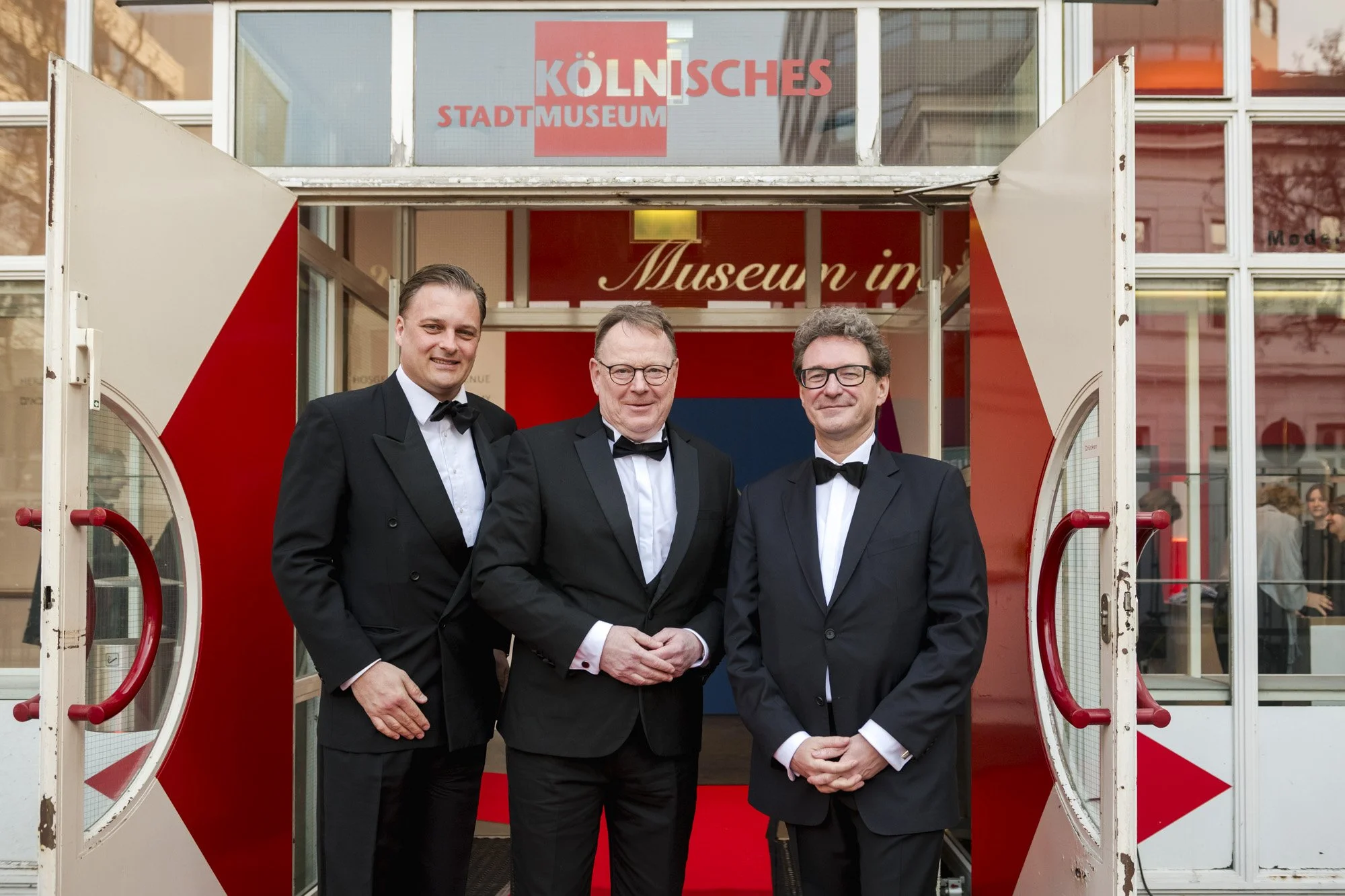 Oberbürgermeister Torsten Burmester (Mitte) mit Konrad Adenauer (Vorsitzender des Fördervereins) und Dr. Matthias Hamann (Direktor Kölnisches Stadtmuseum)