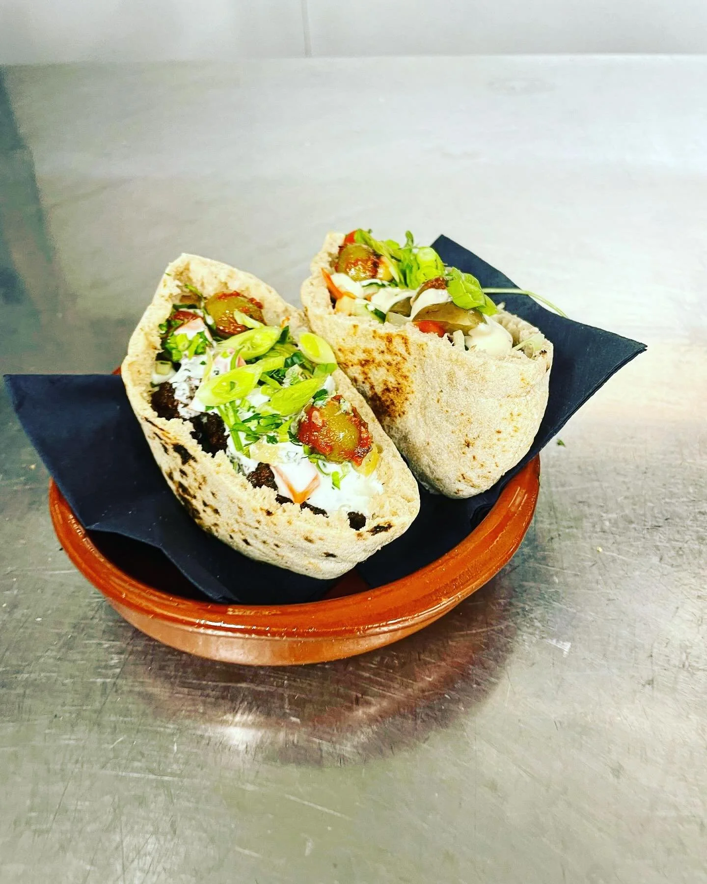 De lekkerste pita falafal? Nu bij ons! Kom langs om de nieuwe gerechten van onze kaart te proeven.
#eteninamsterdam #eteninamsterdamnoord #amsterdamnoord