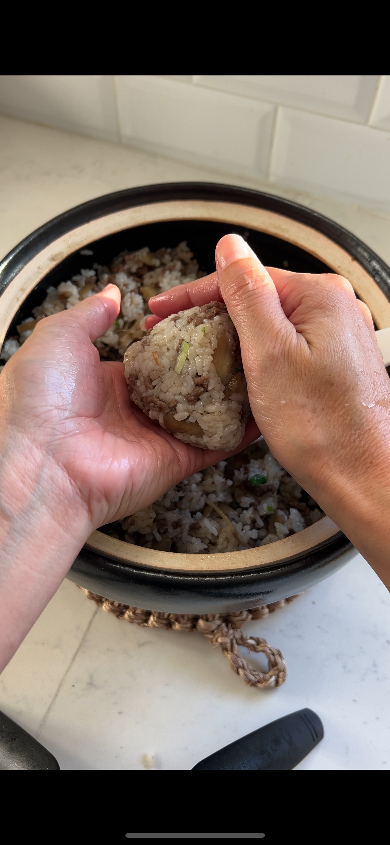 beef burdock onigiri5.PNG