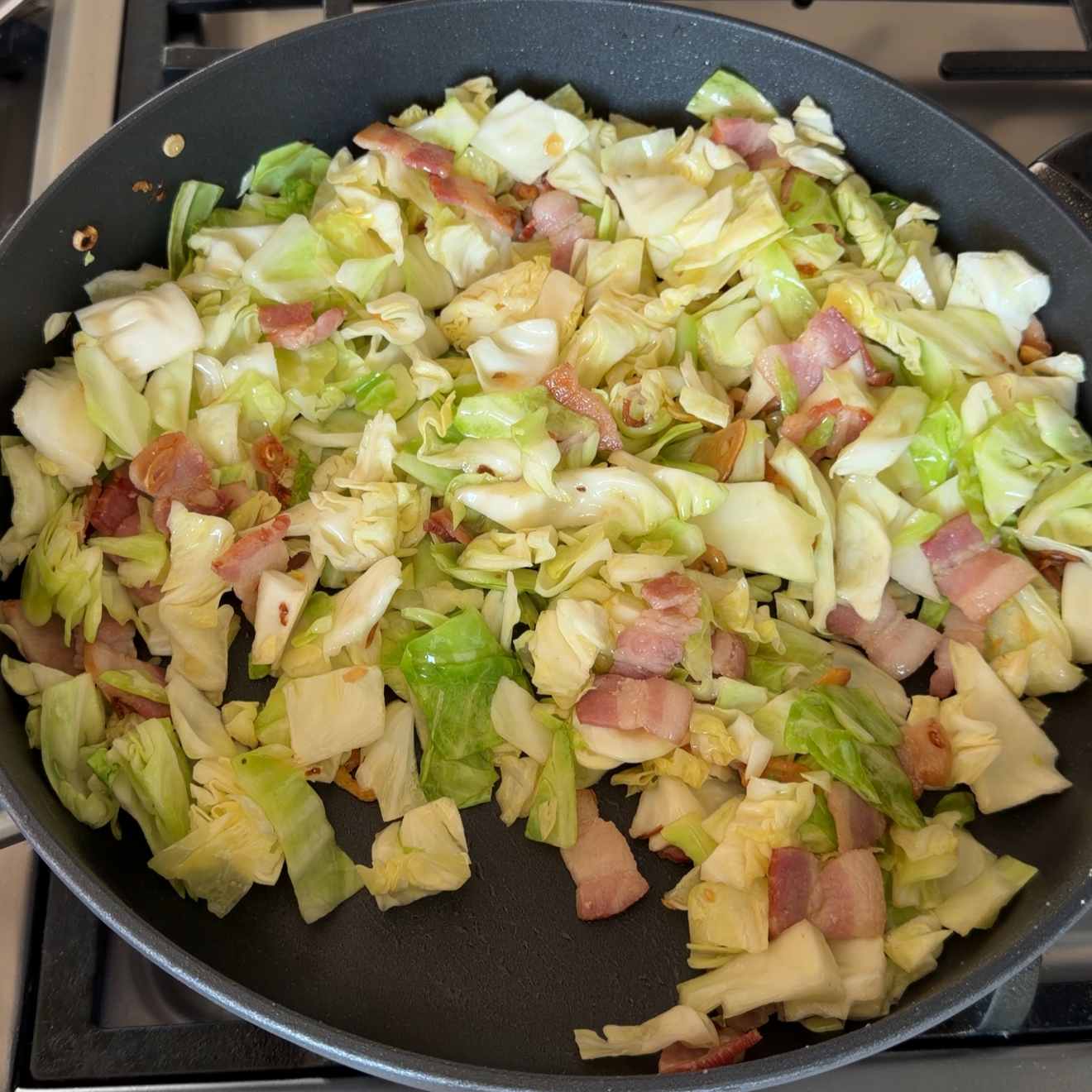cabbage+bacon+wafu+pasta3.png