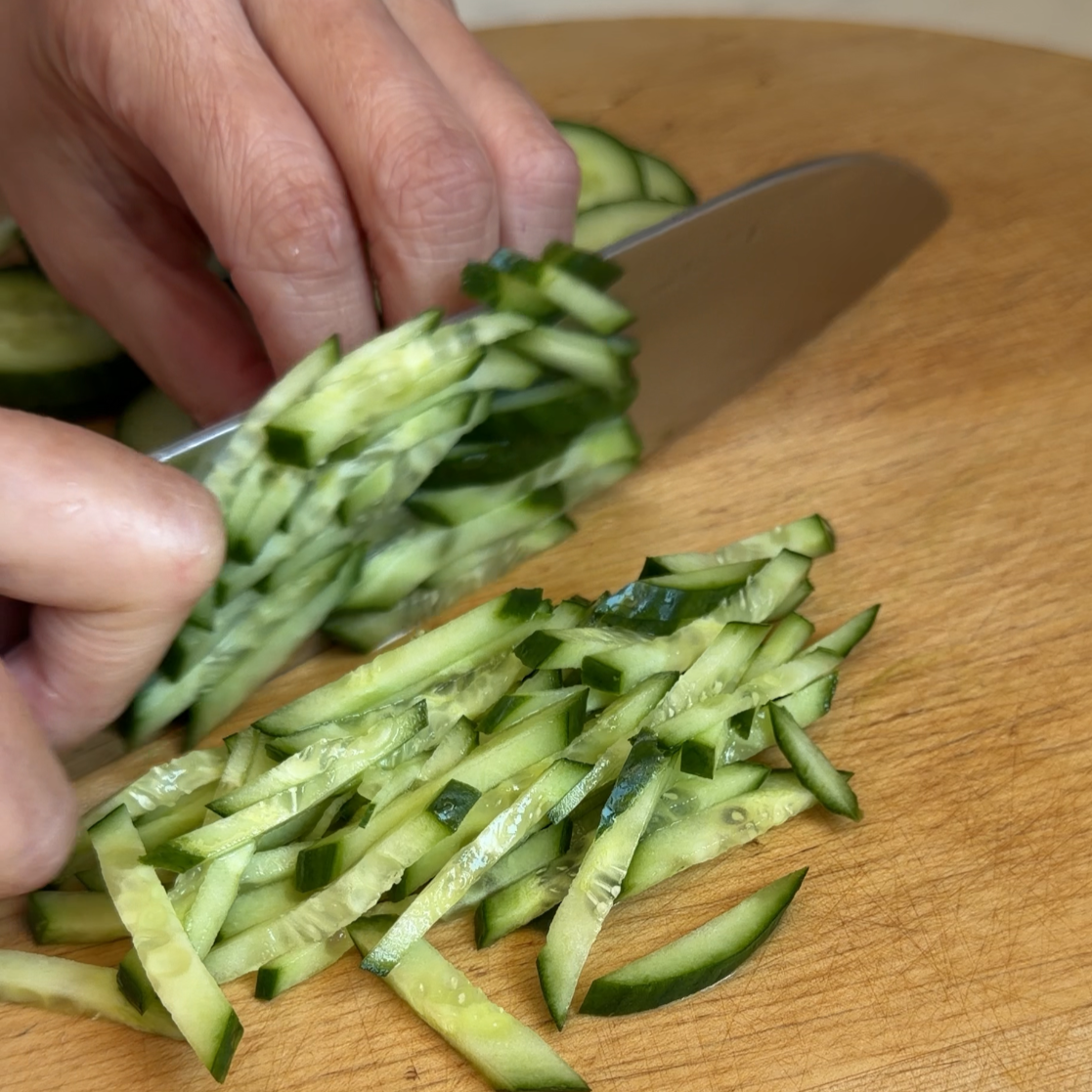 cucumber+bean+sprouts+salad1.png