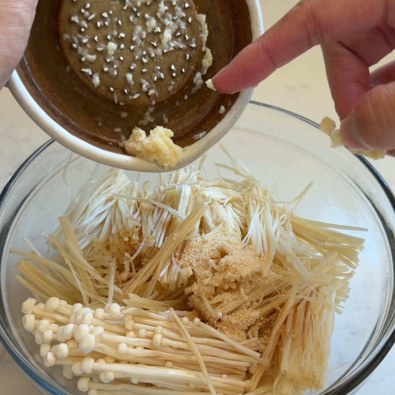 enoki+with+garlic+scallion2.png