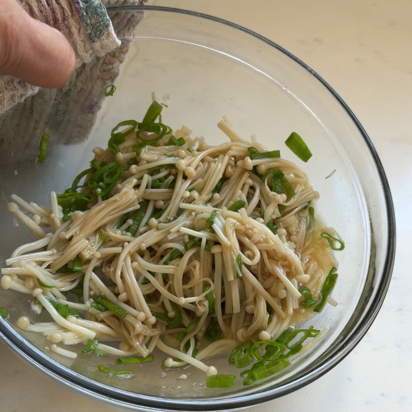 enoki+with+garlic+scallion4.png