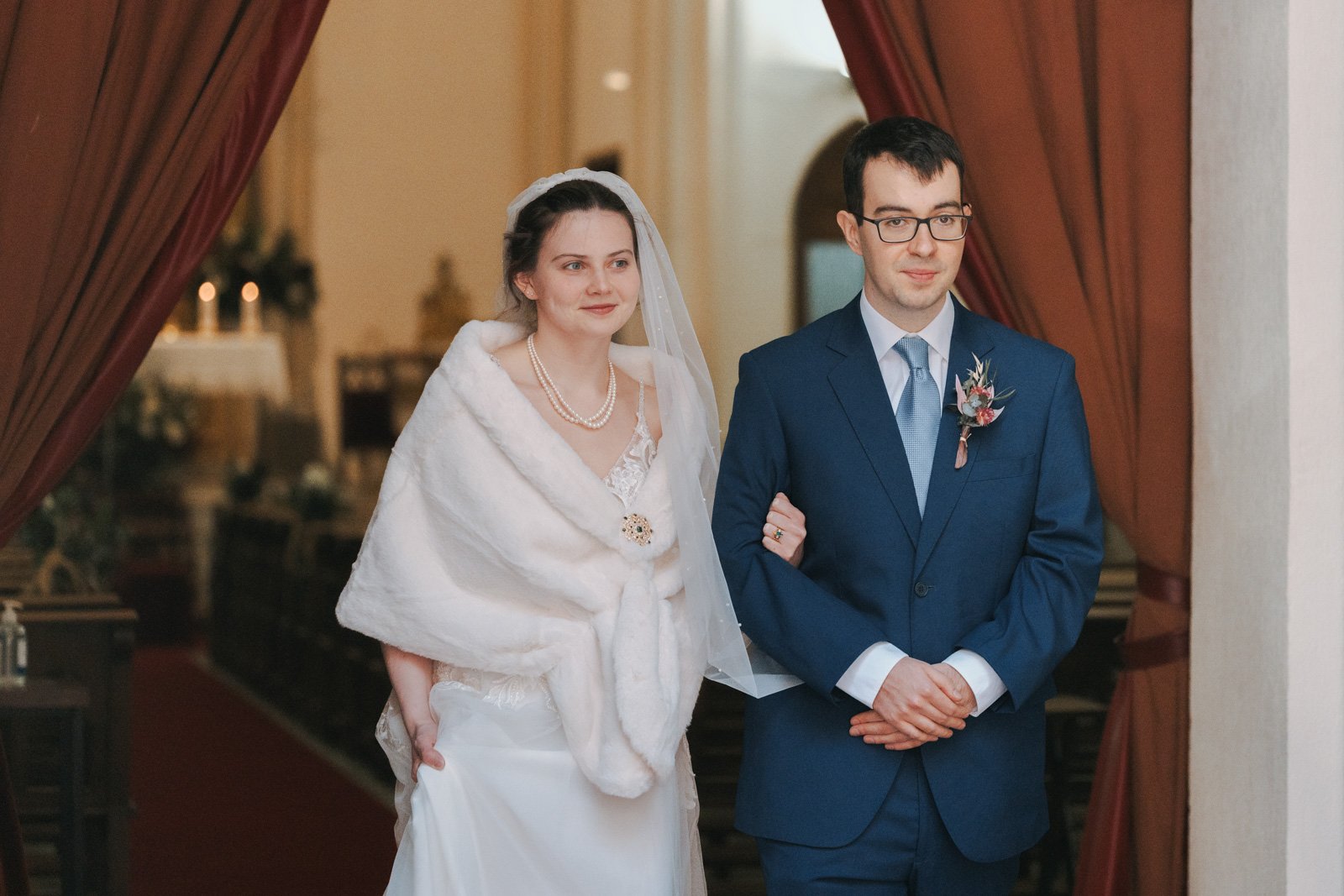 novios saliendo de la iglesia en madrid