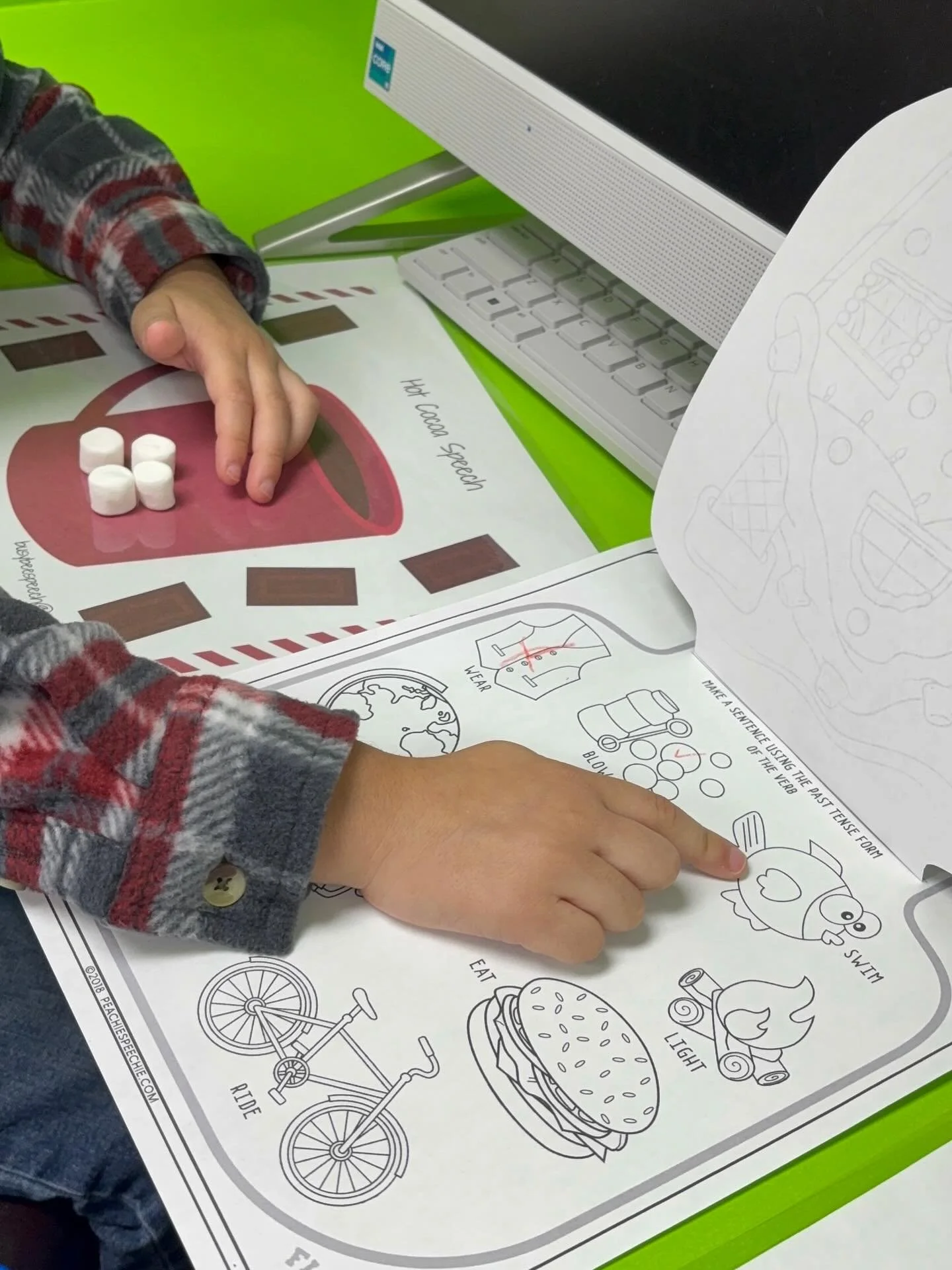 Having fun all week with the kiddos! If you know me, I love hot chocolate and gingerbread. This is my FAVORITE week for therapy.

Do you love hot chocolate and gingerbread too? Answer below!
#speechtherapy #keepitfun #holidayseason