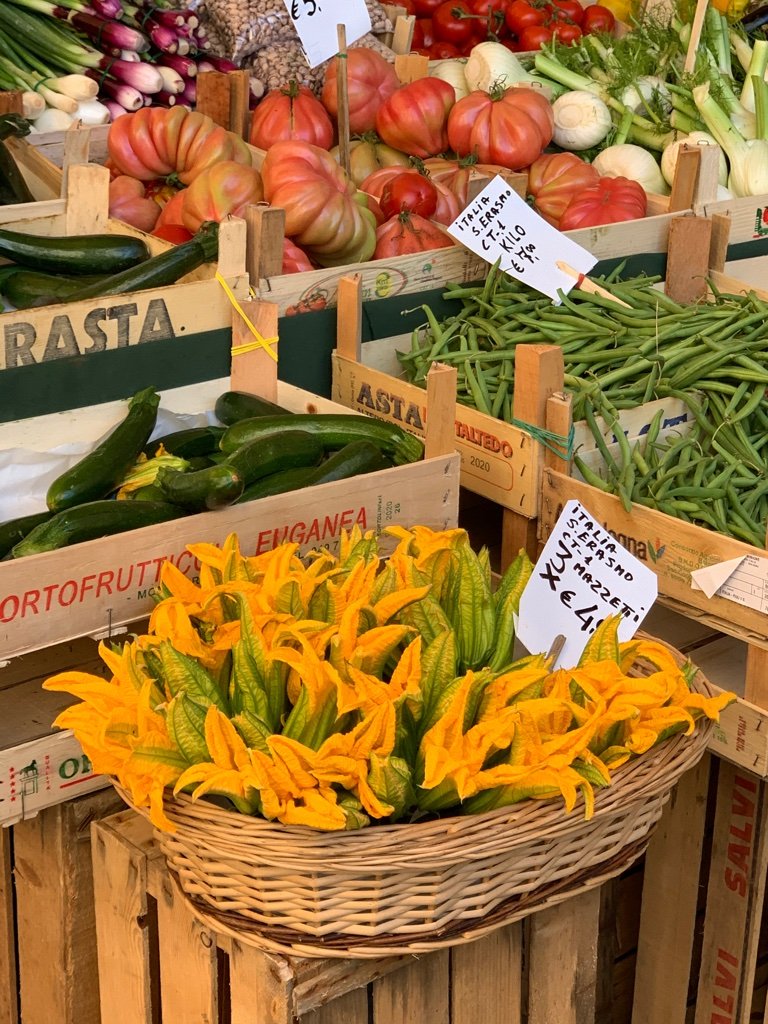 Courgette flowers, Venie