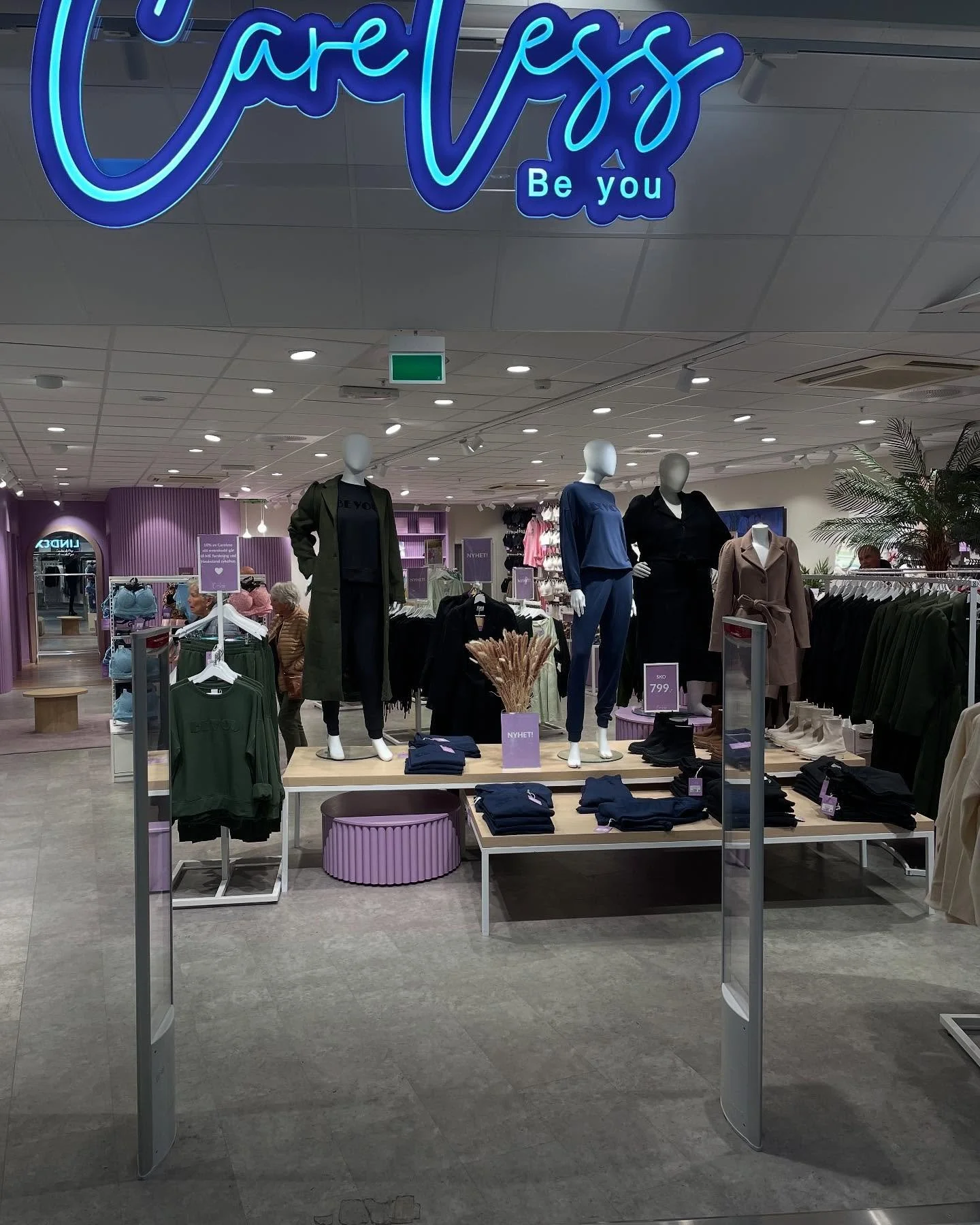 FR&Aring;N ID&Eacute; TILL VERKLIGHET
F&ouml;rvandla din butiksdr&ouml;m till faktisk framg&aring;ng!
Har ni en vision om att renovera eller bygga om er butik?
L&aring;t Pido bli er partner p&aring; denna sp&auml;nnande resa!
Vi erbjuder en helhetsl&