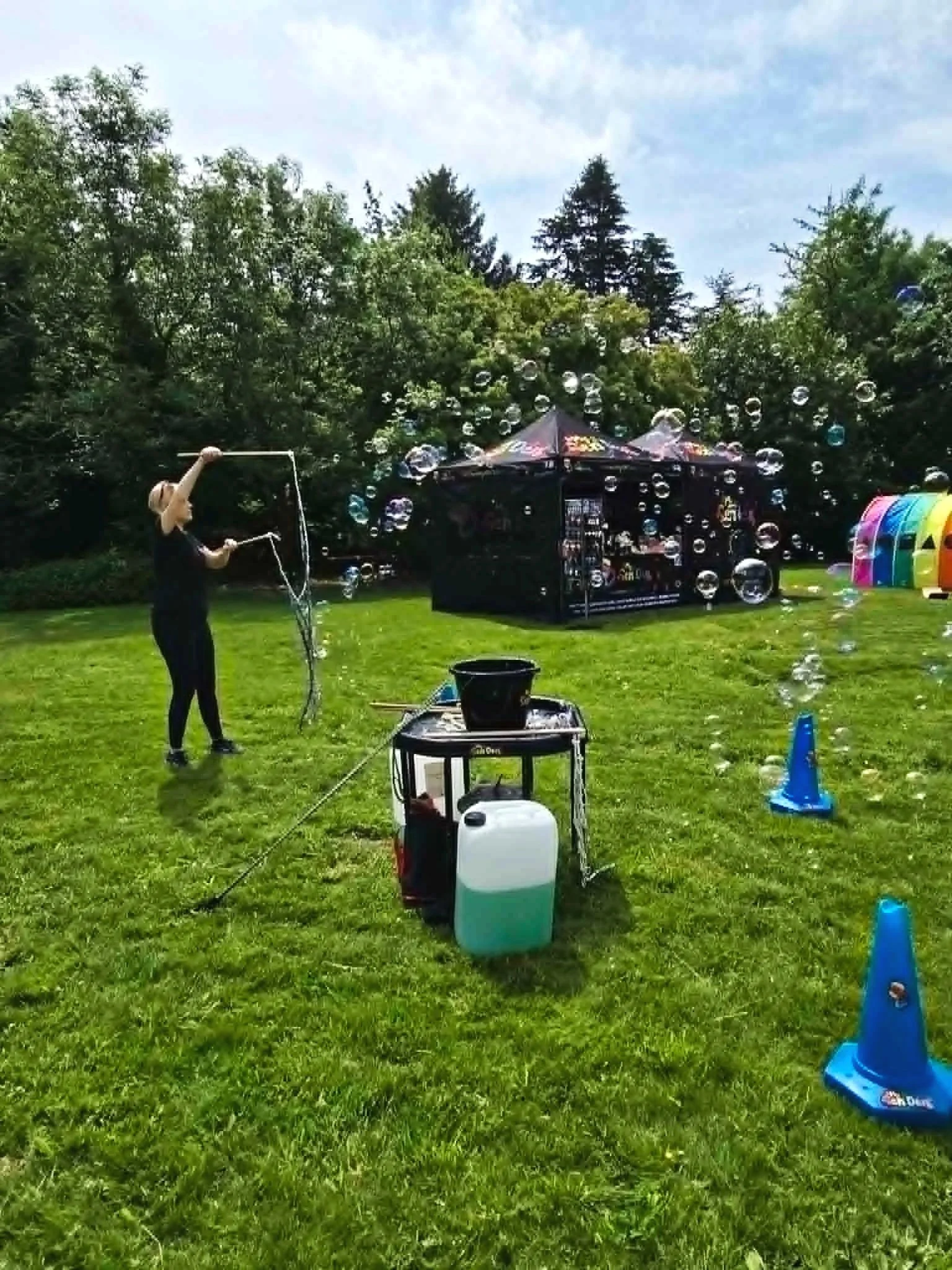 Bubble Entertainer Giant Bubbles Cheshire Manchester Stockport