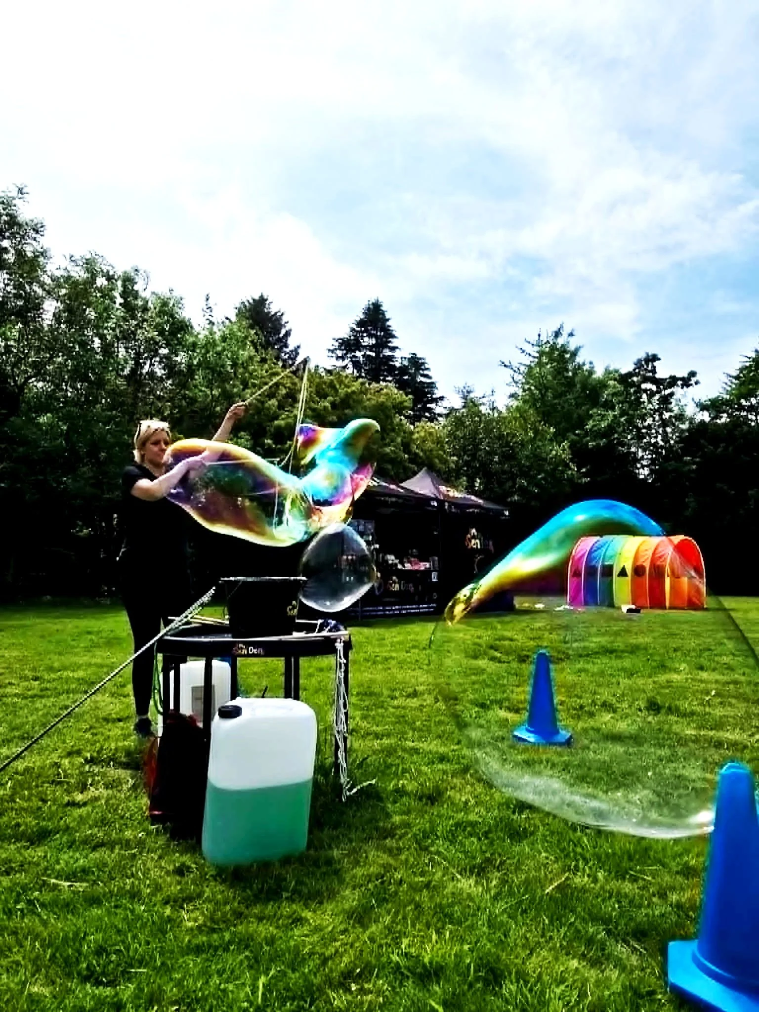 Bubble Entertainer Giant Bubbles Manchester Stockport Cheshire 
