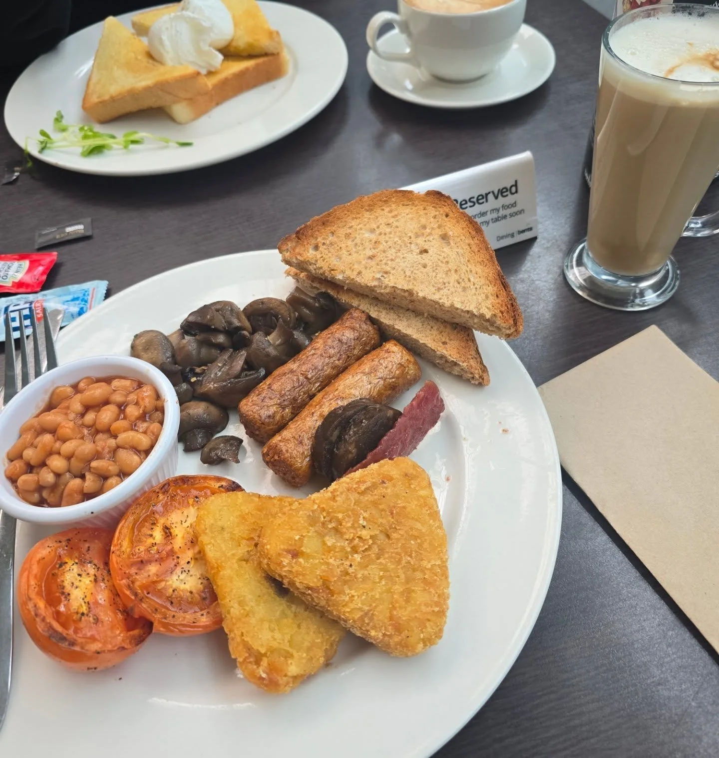 On A little mission today picking up our next project from @jazzitupbuilds ...thought we'd stop for lunch @bentsgardenhome ....why not 🌻
#lunchtime #gardencenter #newprojects #excitingtimes